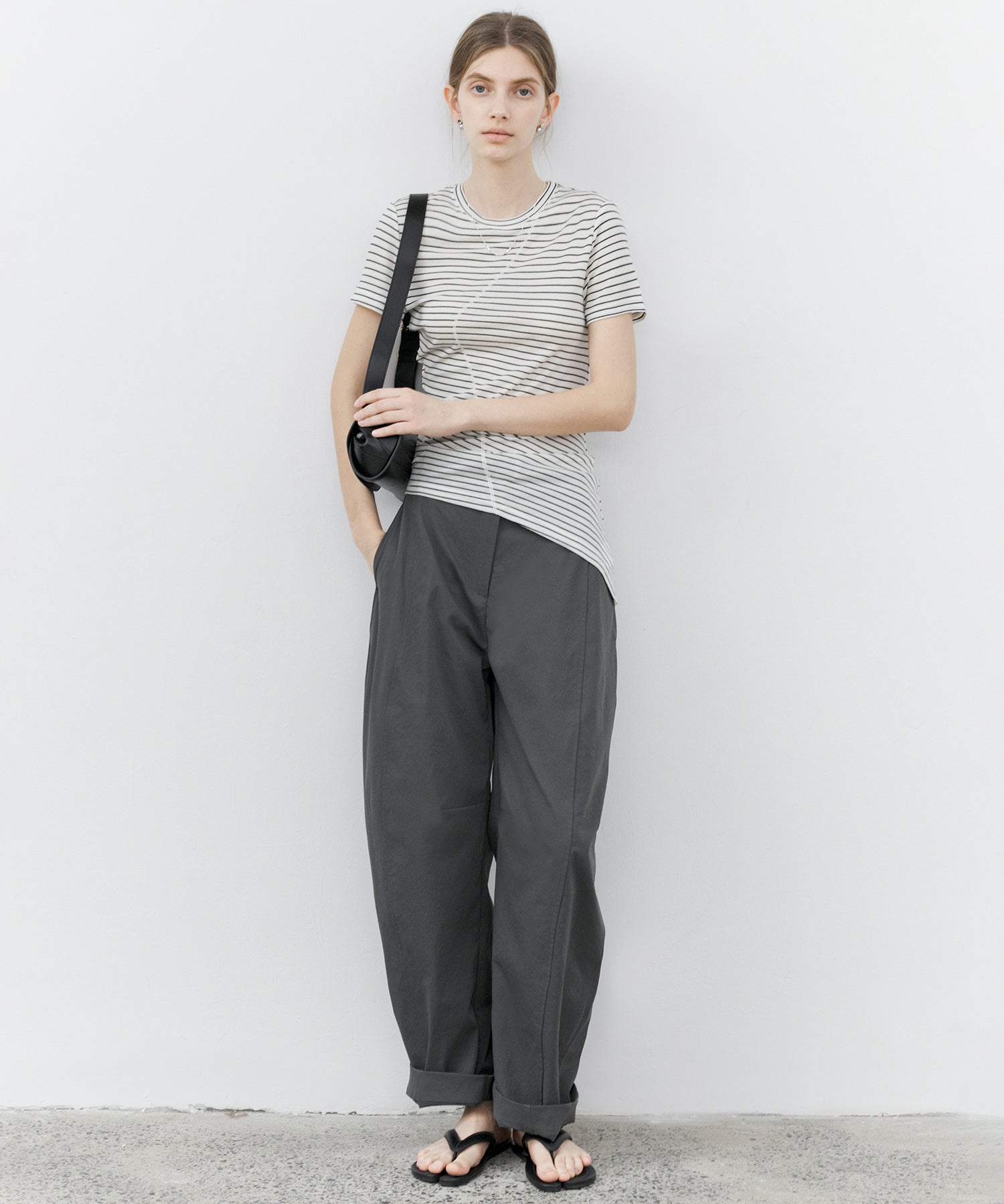 Curved Line Tuck Wide Pants