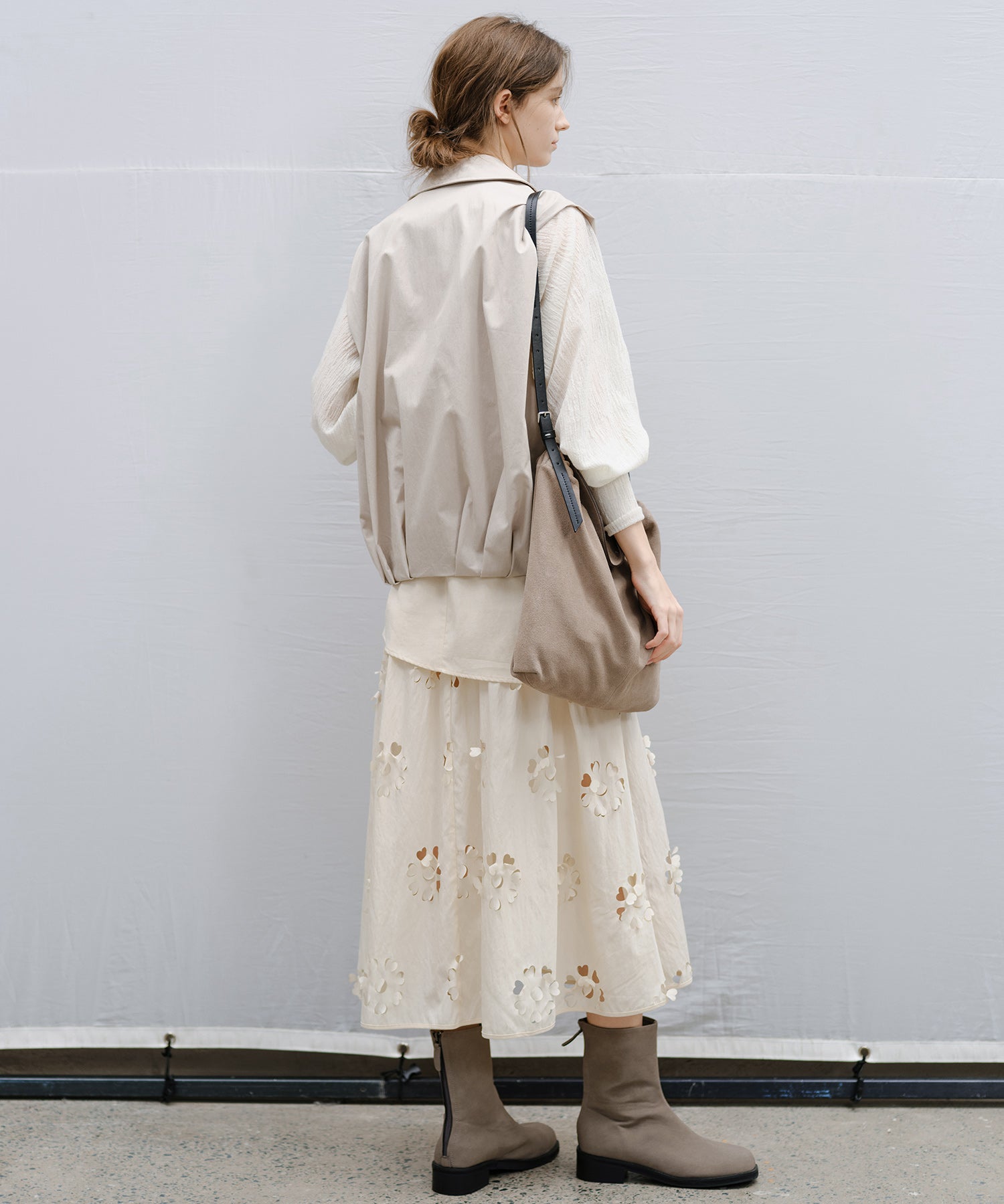 "Shipping scheduled for late February to early March" Lapel Collar Double-Breasted Vest