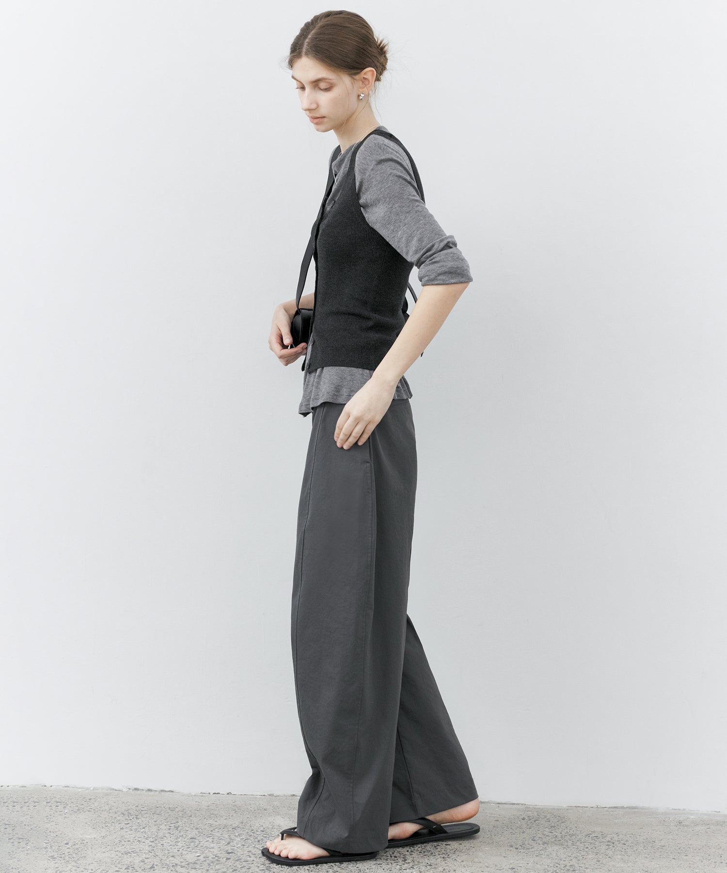 Curved Line Tuck Wide Pants