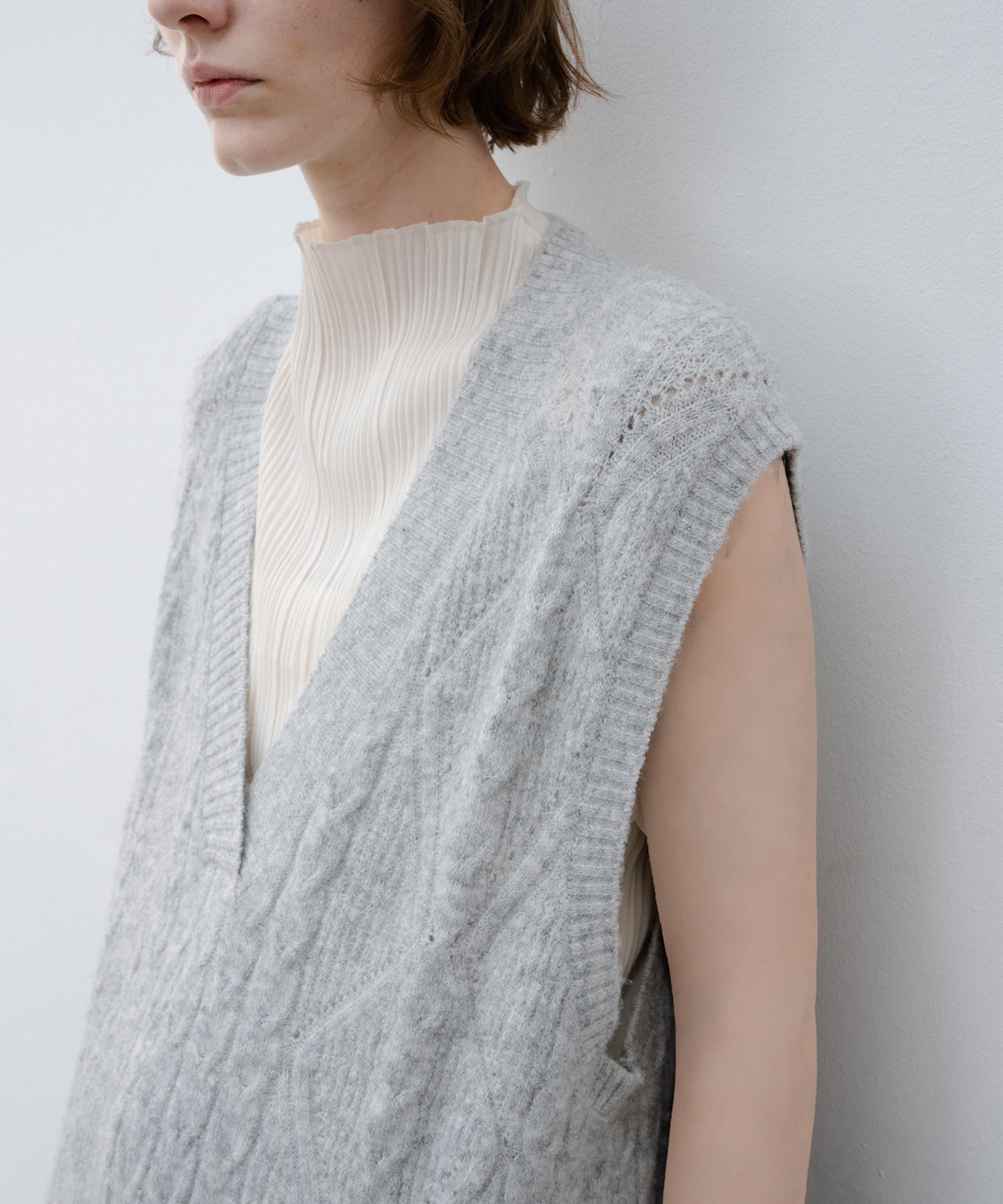 Back open cable knit long knit vest dress 