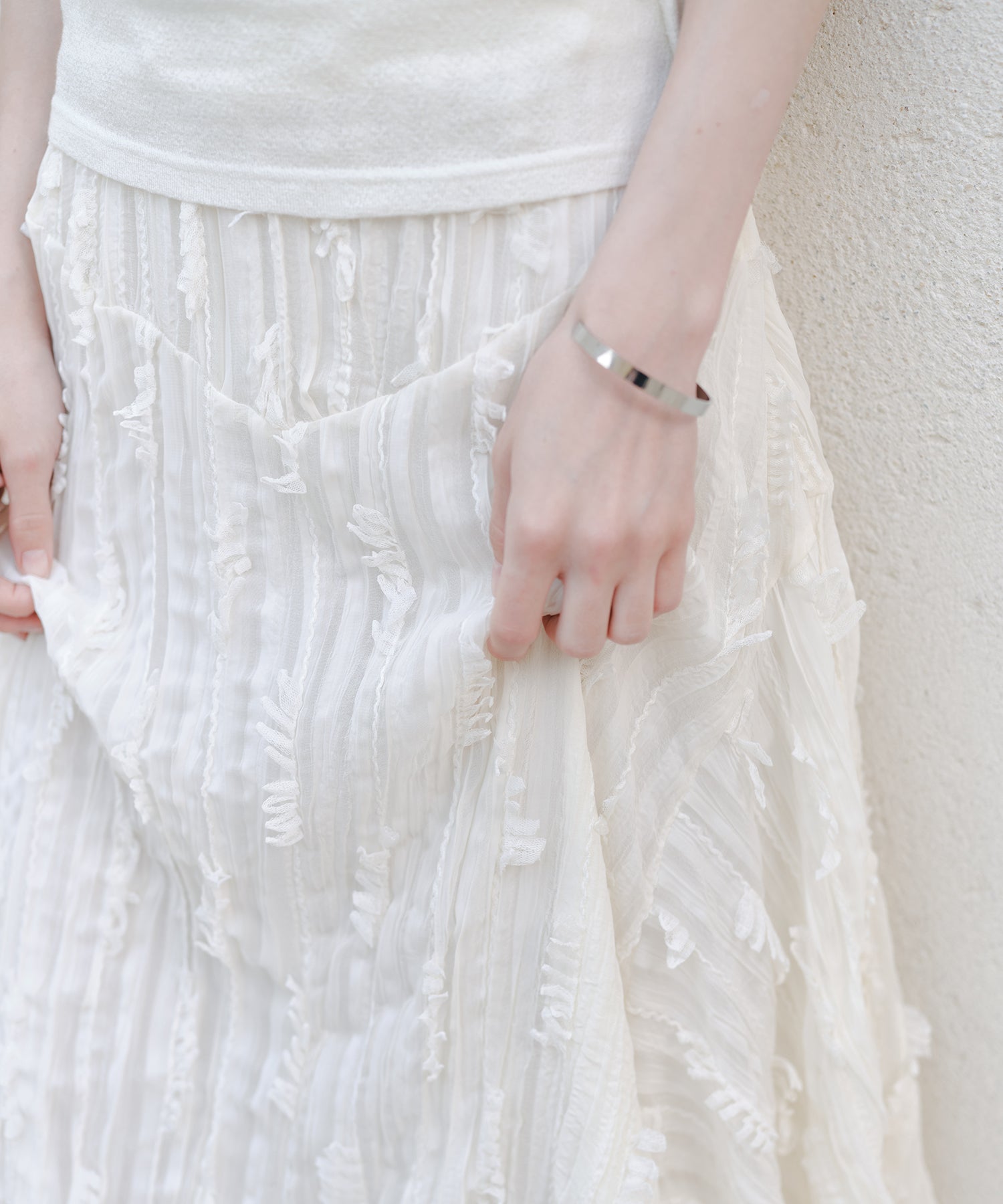 「7月中旬～下旬出荷」Feather Texture Asymmetric Skirt
