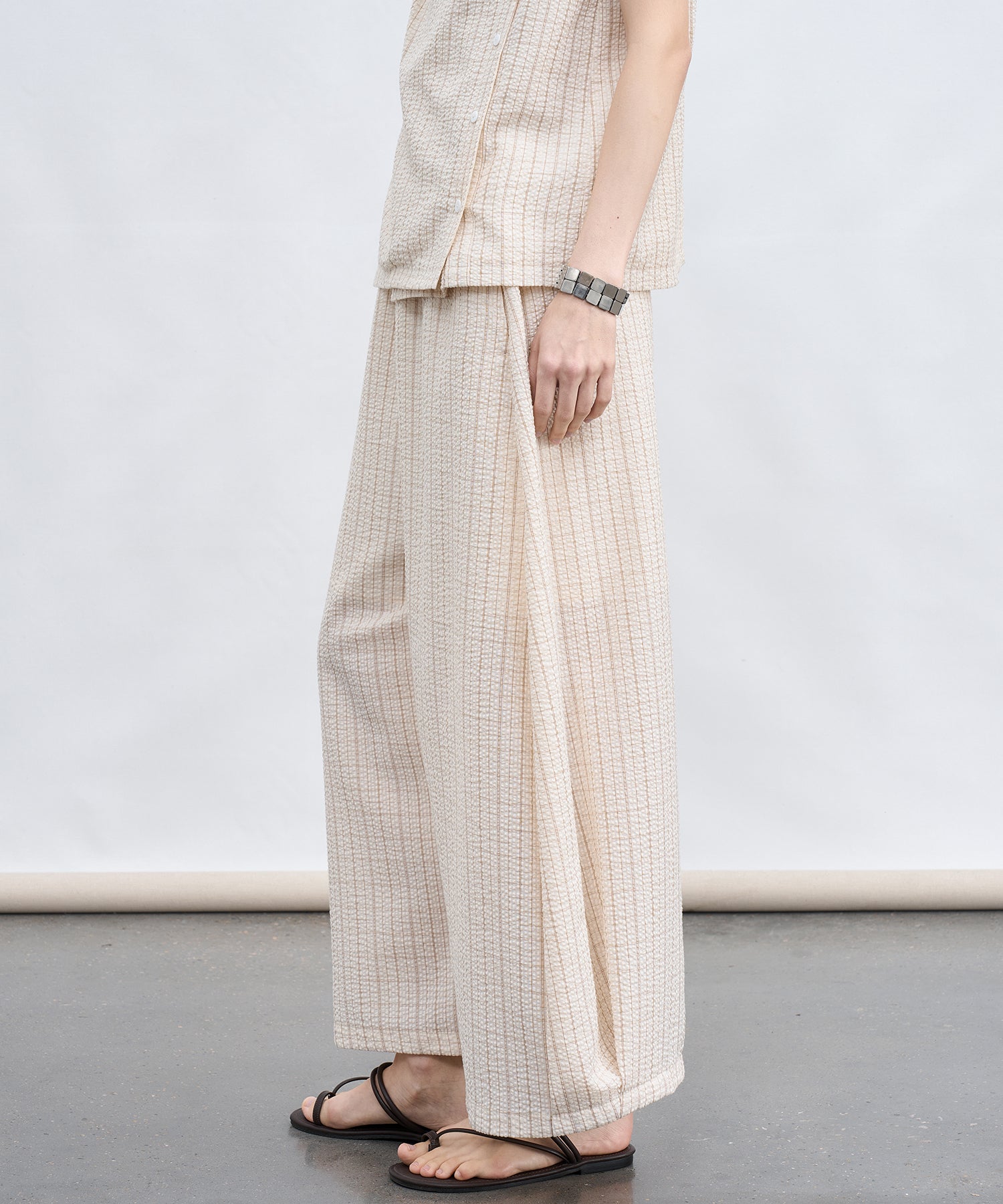 Textured Curved Wide Pants