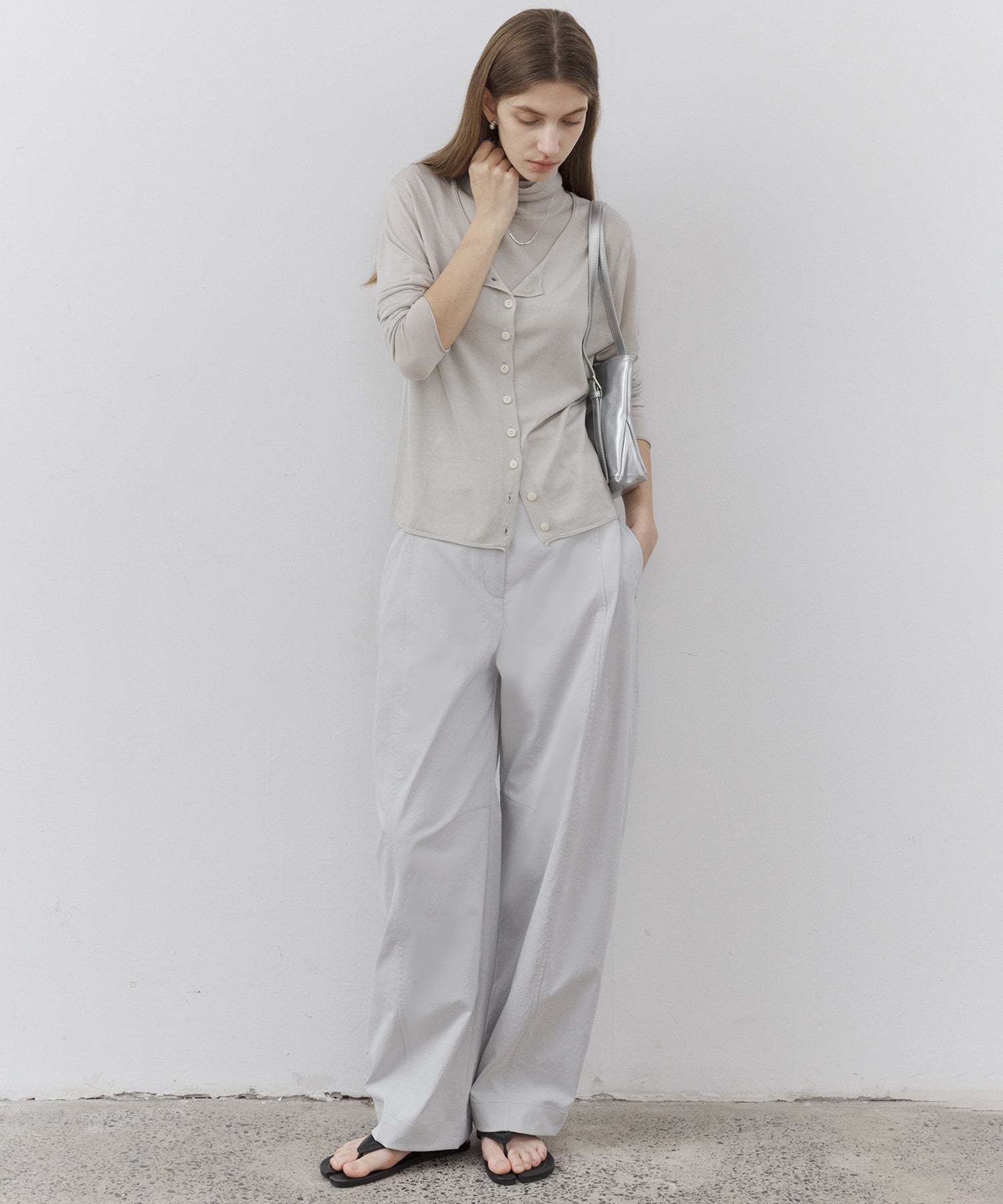Curved Line Tuck Wide Pants