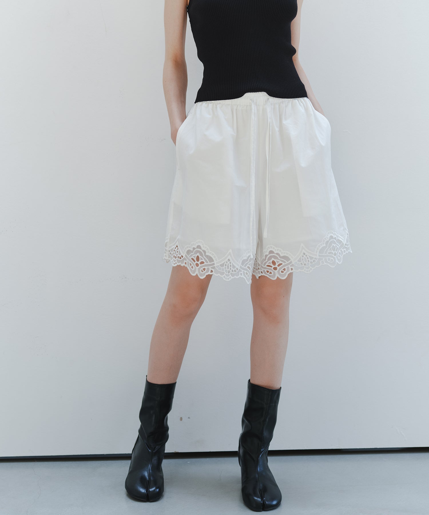 「8月中旬～下旬出荷」Cutwork Embroidery Easy Half Pants