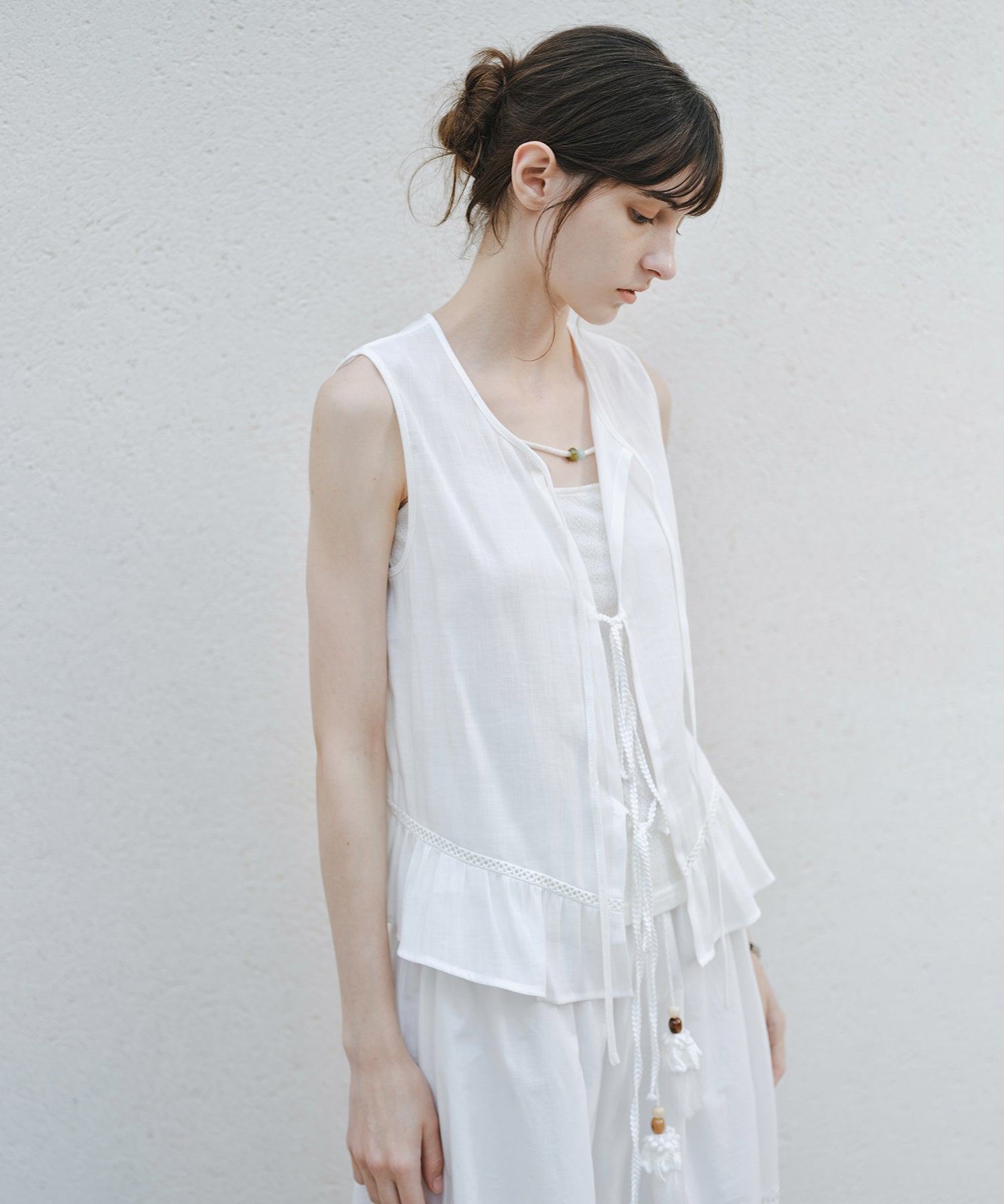「8月中旬～下旬出荷」Linen Blend Front Tie Ruffle Sleeveless Vest