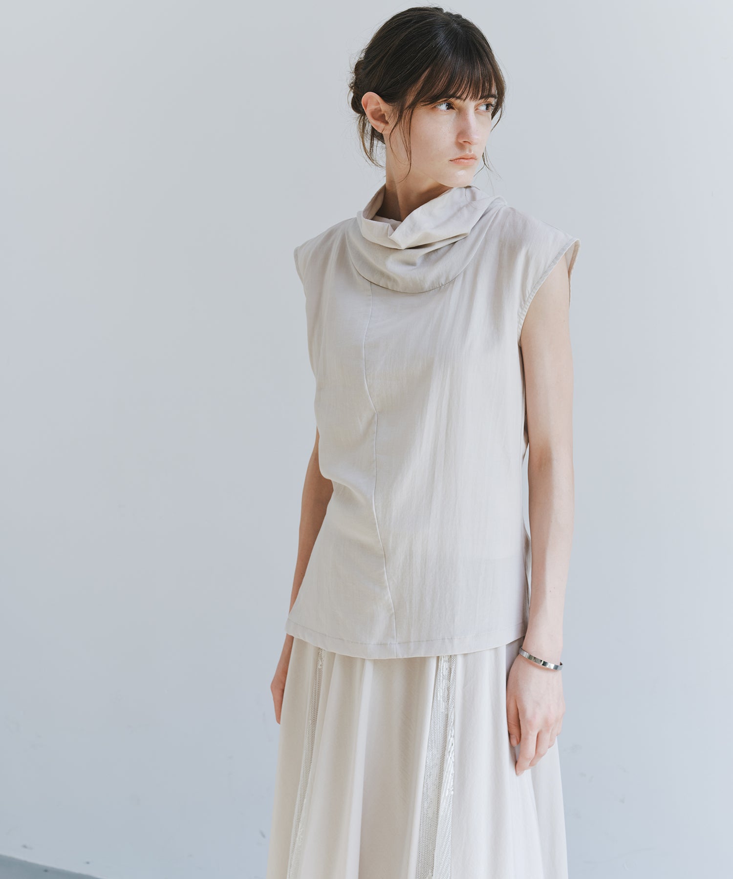 「7月中旬～下旬出荷」Draped Neck Back Tie Top
