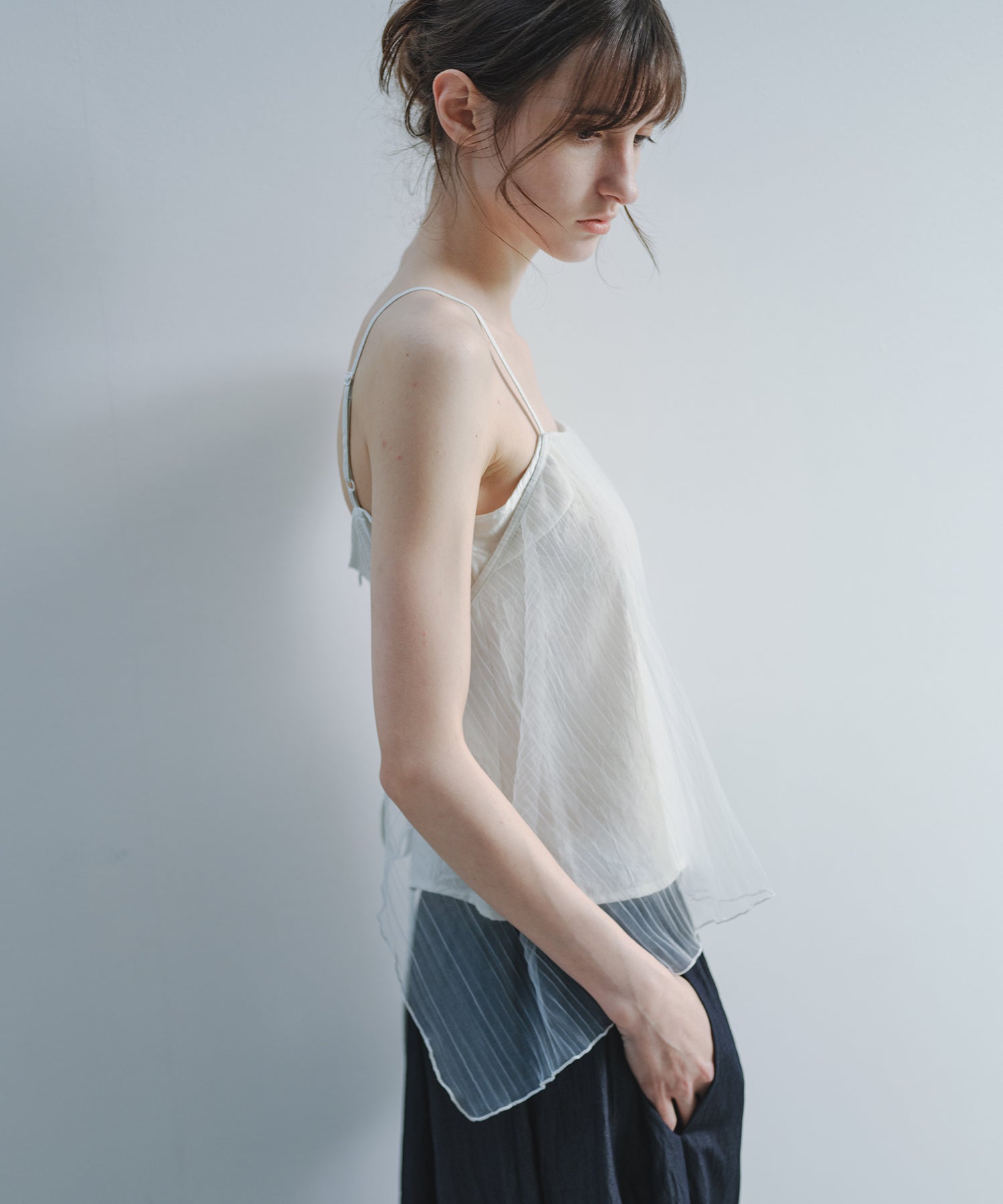 「7月中旬～下旬出荷」Sheer Pleated Back Tie Camisole Top