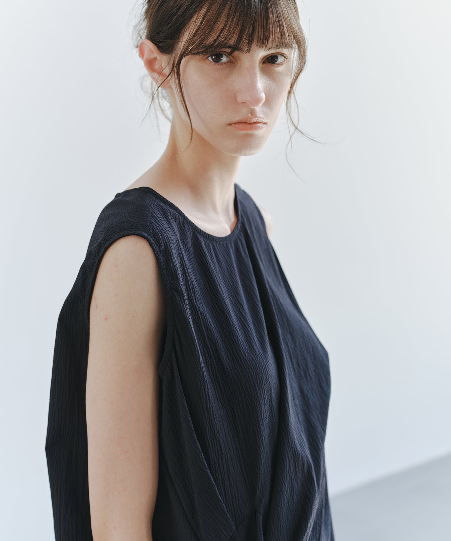 「7月上旬～中旬出荷」Twist Detail Sleeveless Top