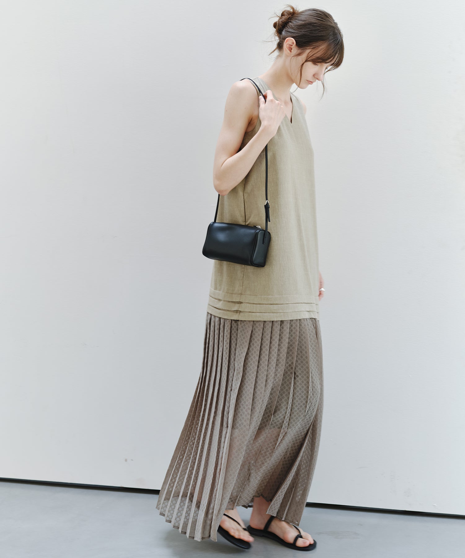 「7月中旬～下旬出荷」Linen Blend Pleated Docking Dress