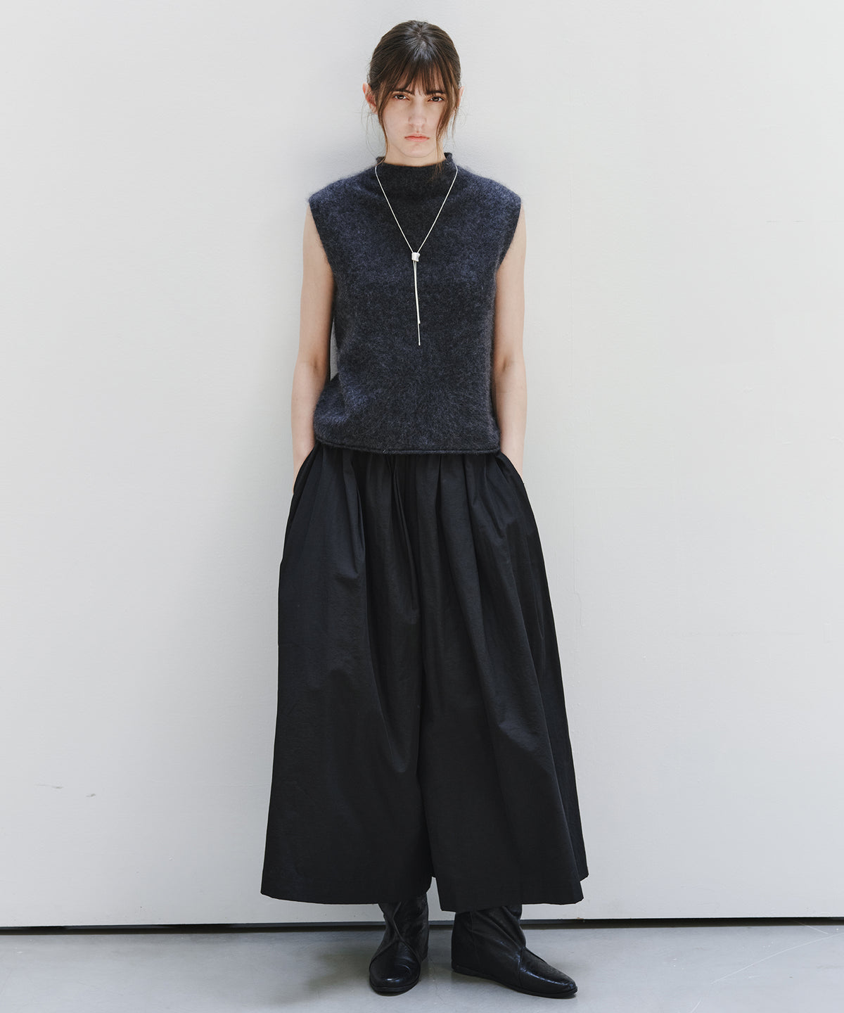 「10月下旬出荷予定」Brushed Cashmere-Blend High Neck Knit Vest