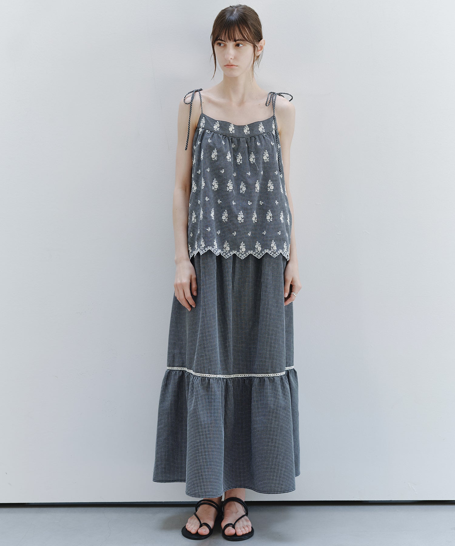 「8月中旬～下旬出荷」Embroidered Gingham Tiered Cami Dress
