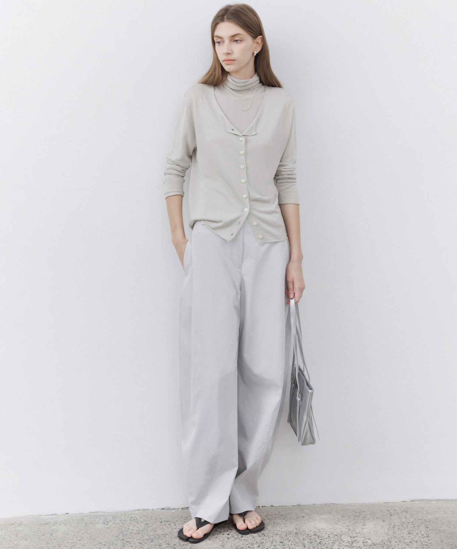 Curved Line Tuck Wide Pants