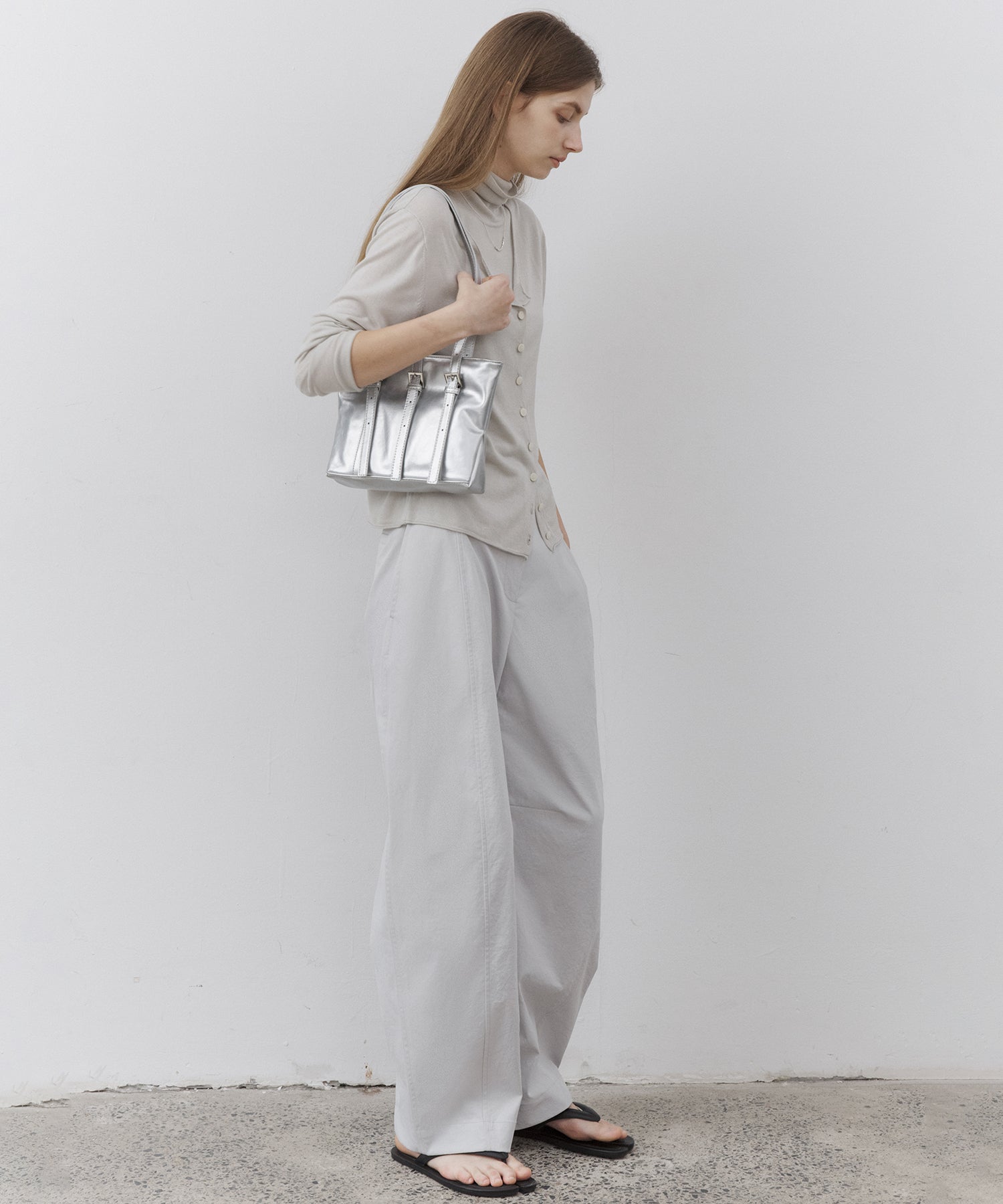 Curved Line Tuck Wide Pants