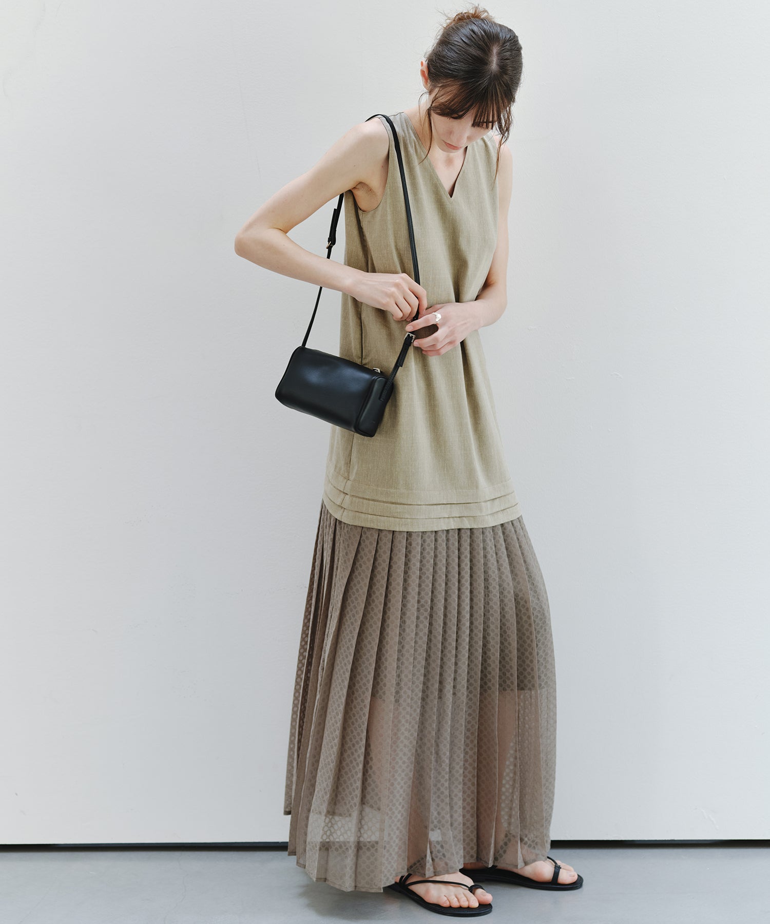 「7月中旬～下旬出荷」Linen Blend Pleated Docking Dress