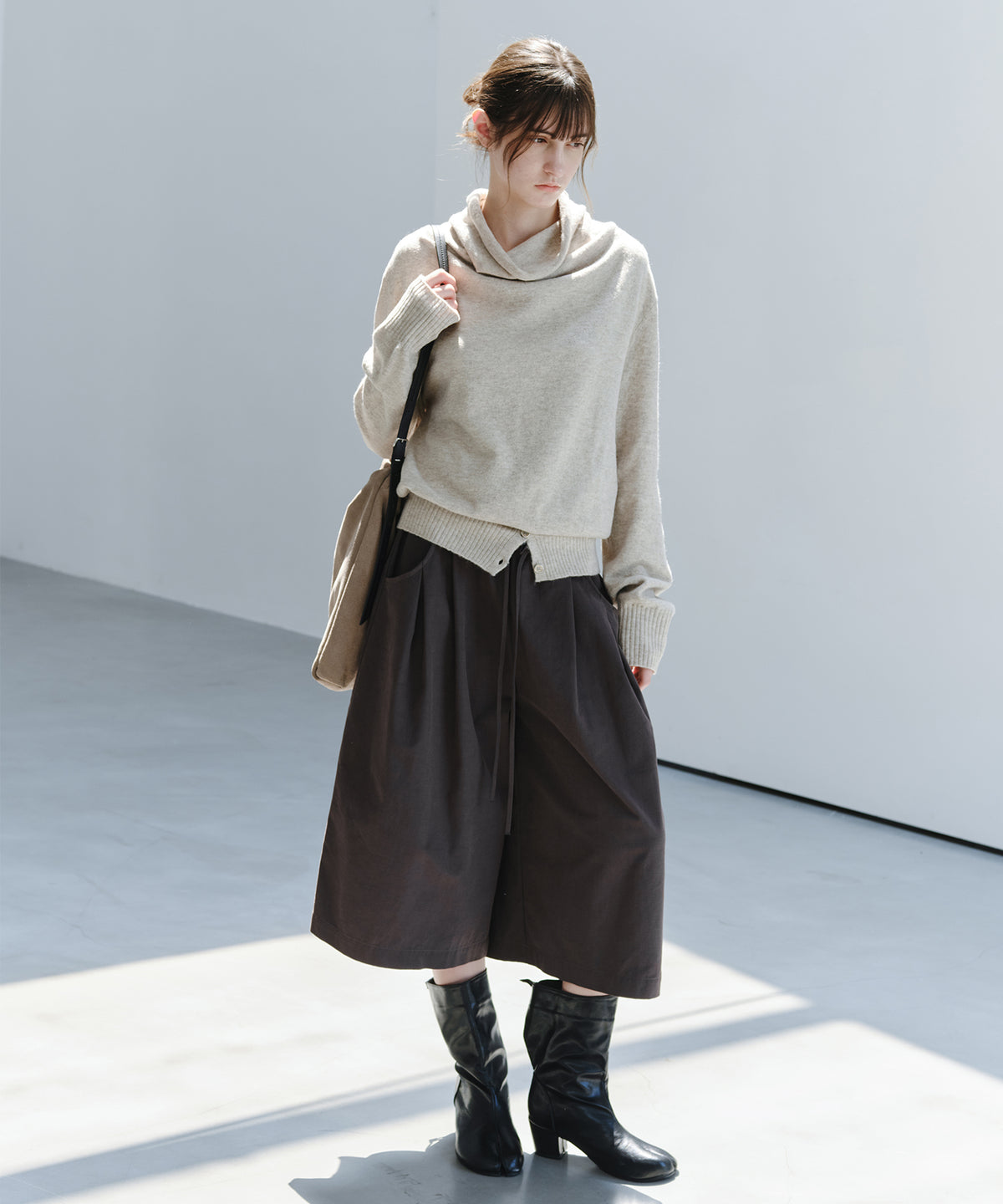 「11月下旬出荷予定」Draped Neck Button Hem Knit Sweater