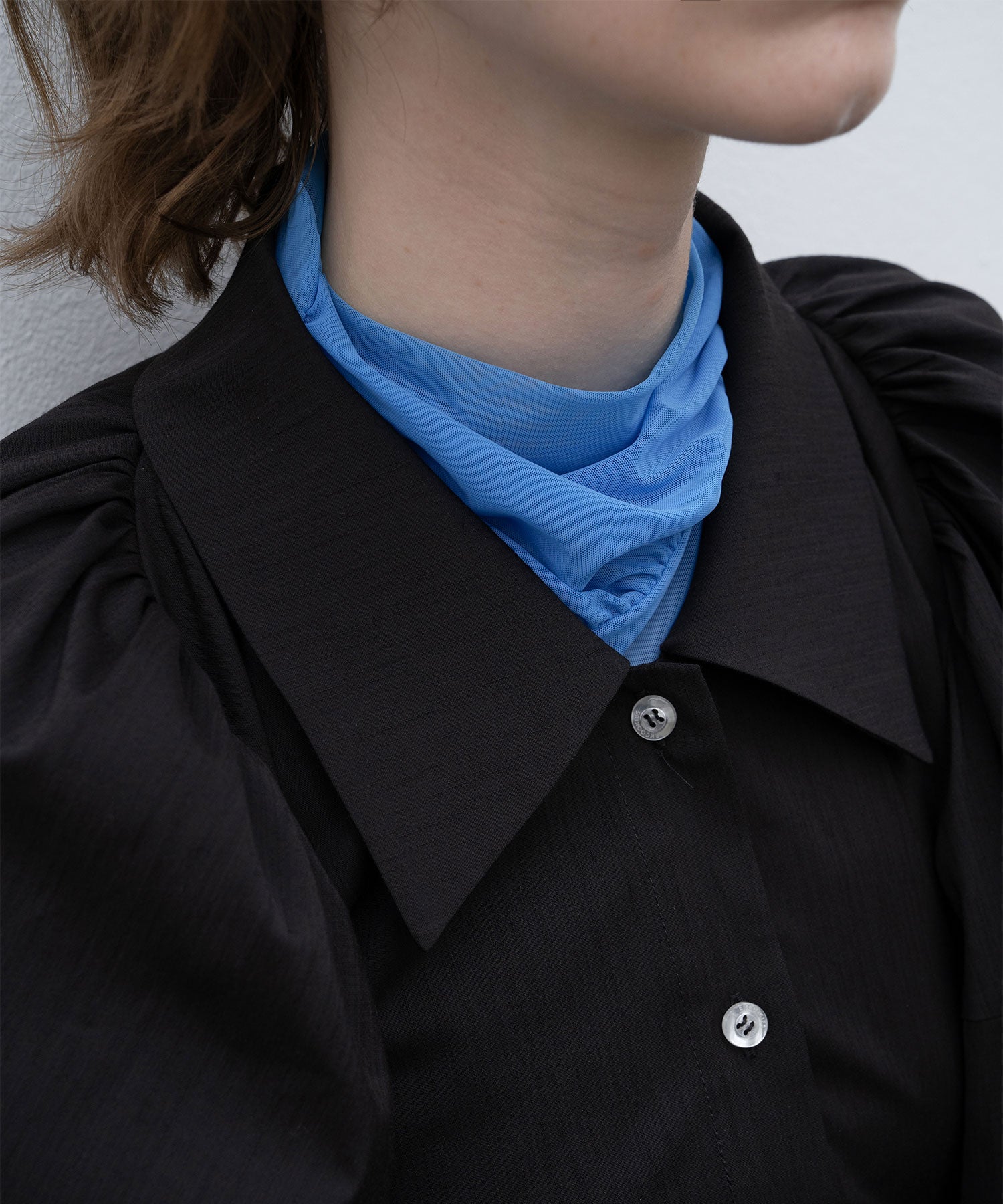 Gathered tuck shoulder volume sleeve over silhouette shirt 