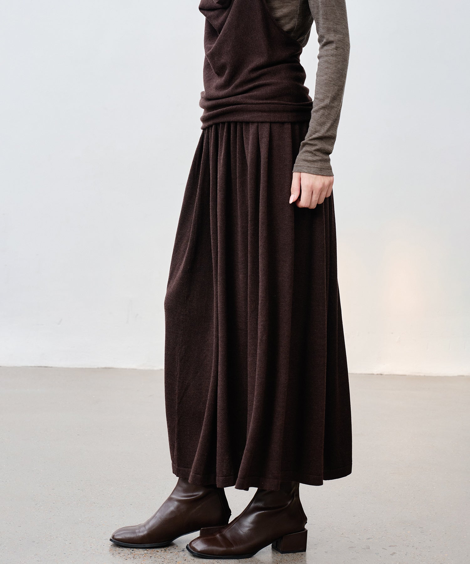 Elegant Flowy Flared Knit Midi Skirt