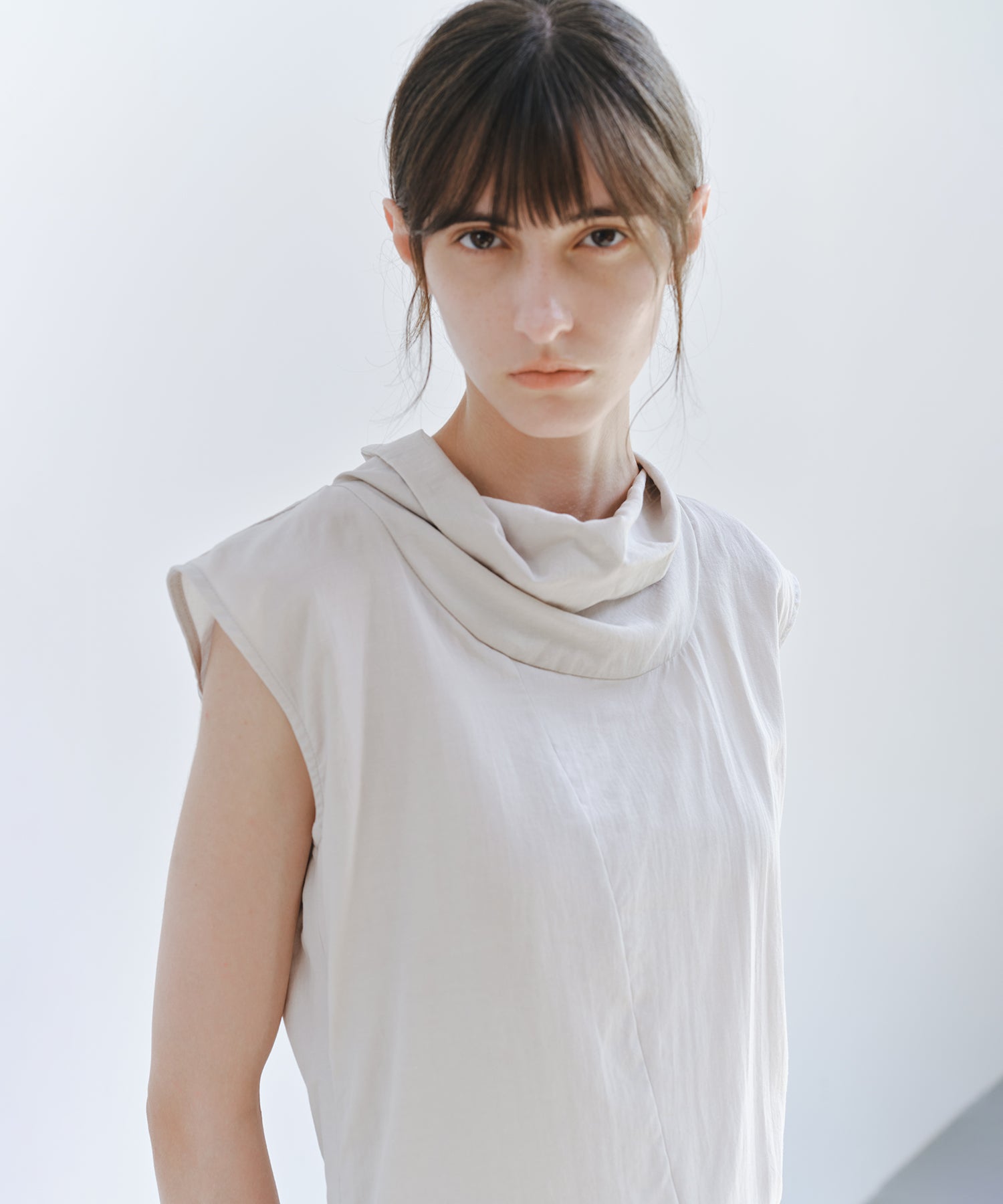 「7月中旬～下旬出荷」Draped Neck Back Tie Top