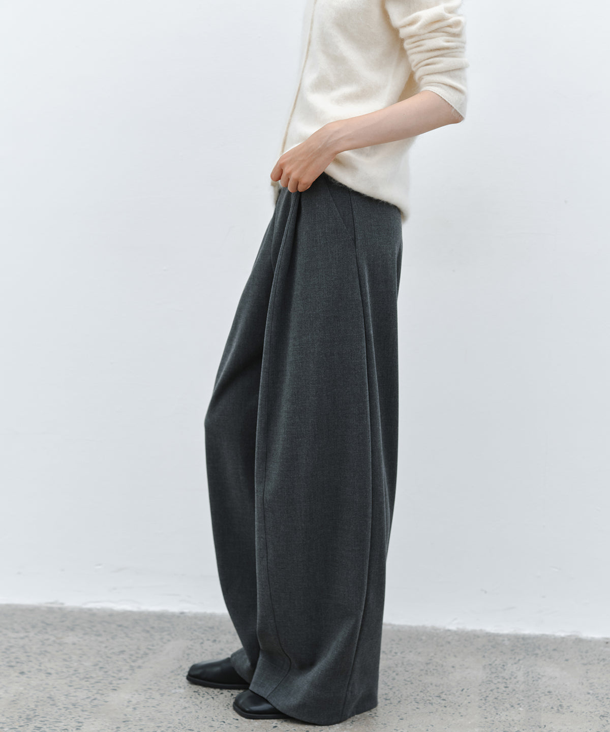 「10月下旬出荷予定」Tucked Wide Straight Slacks Pants