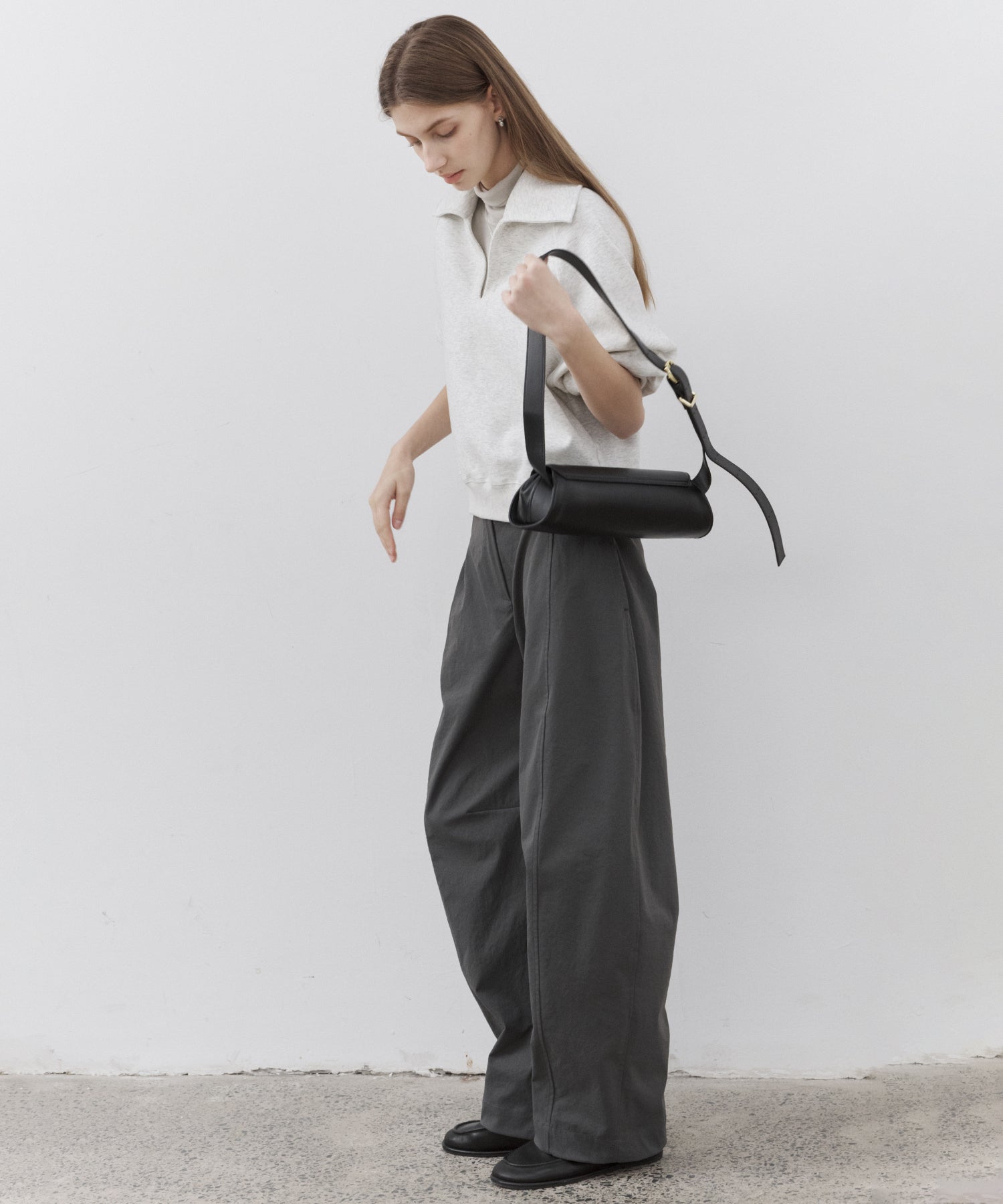 Curved Line Tuck Wide Pants