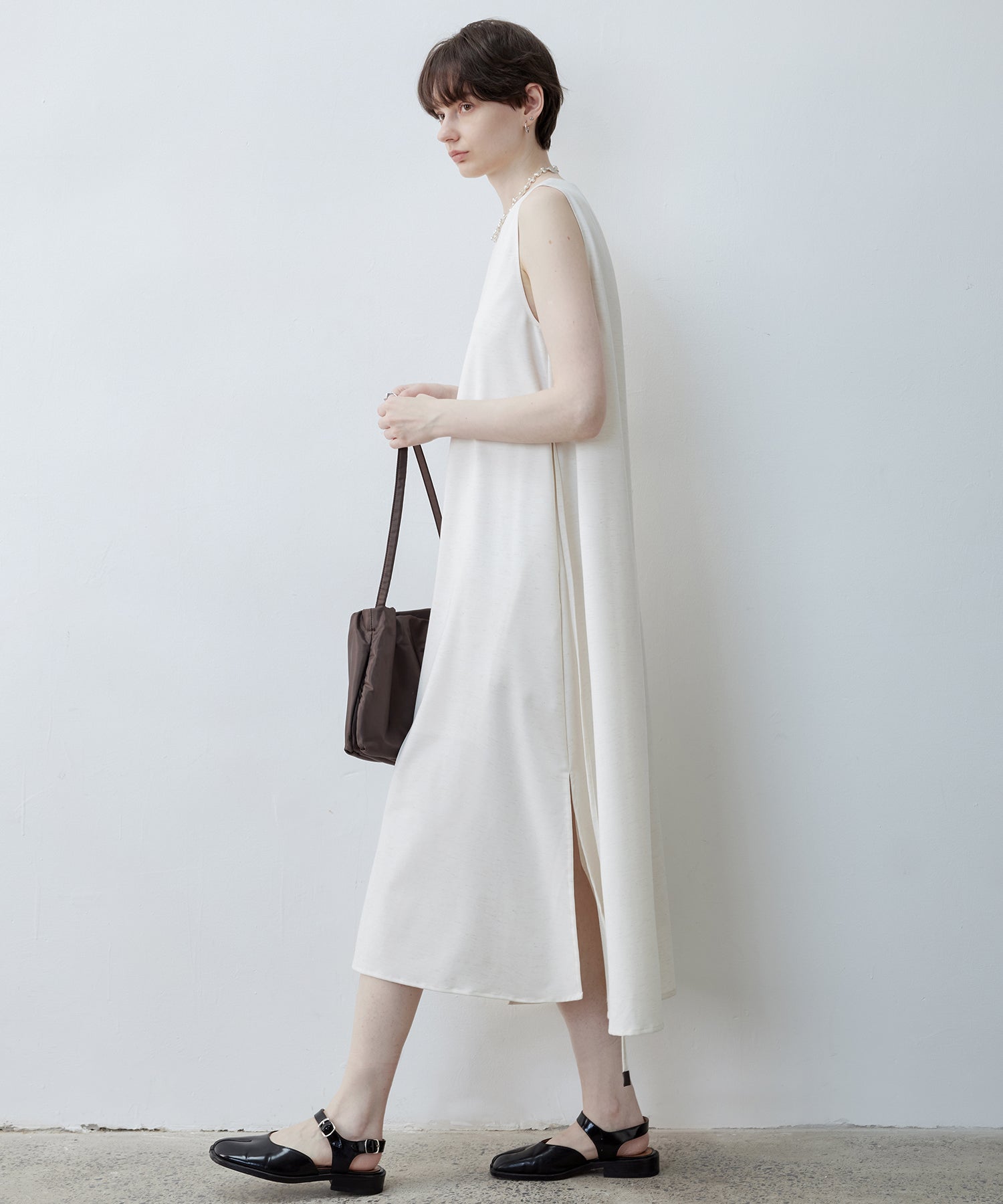 Back-Drape Sleeveless 미디 드레스