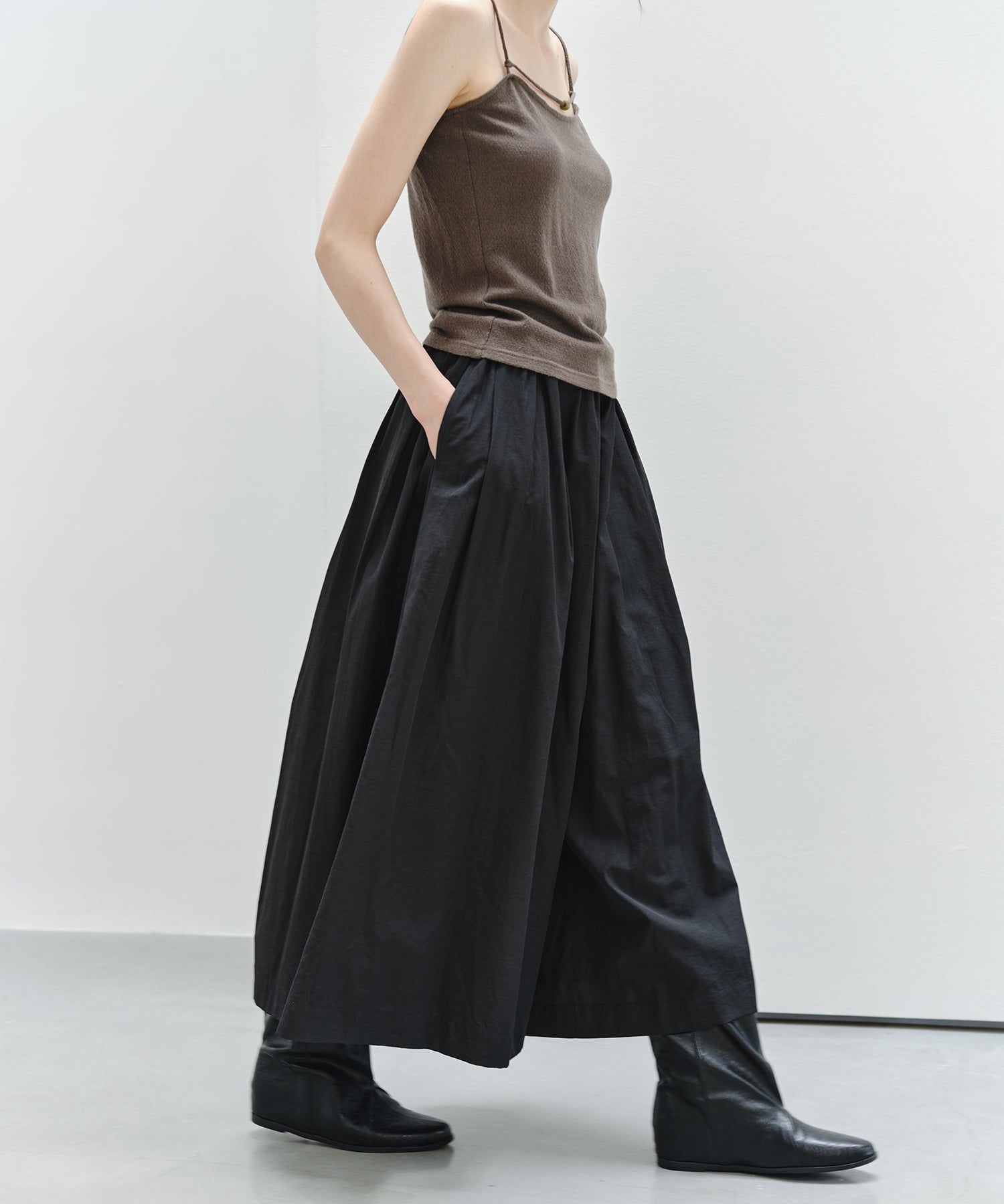 「9月下旬出荷予定」Matte Tuck Wide Skants