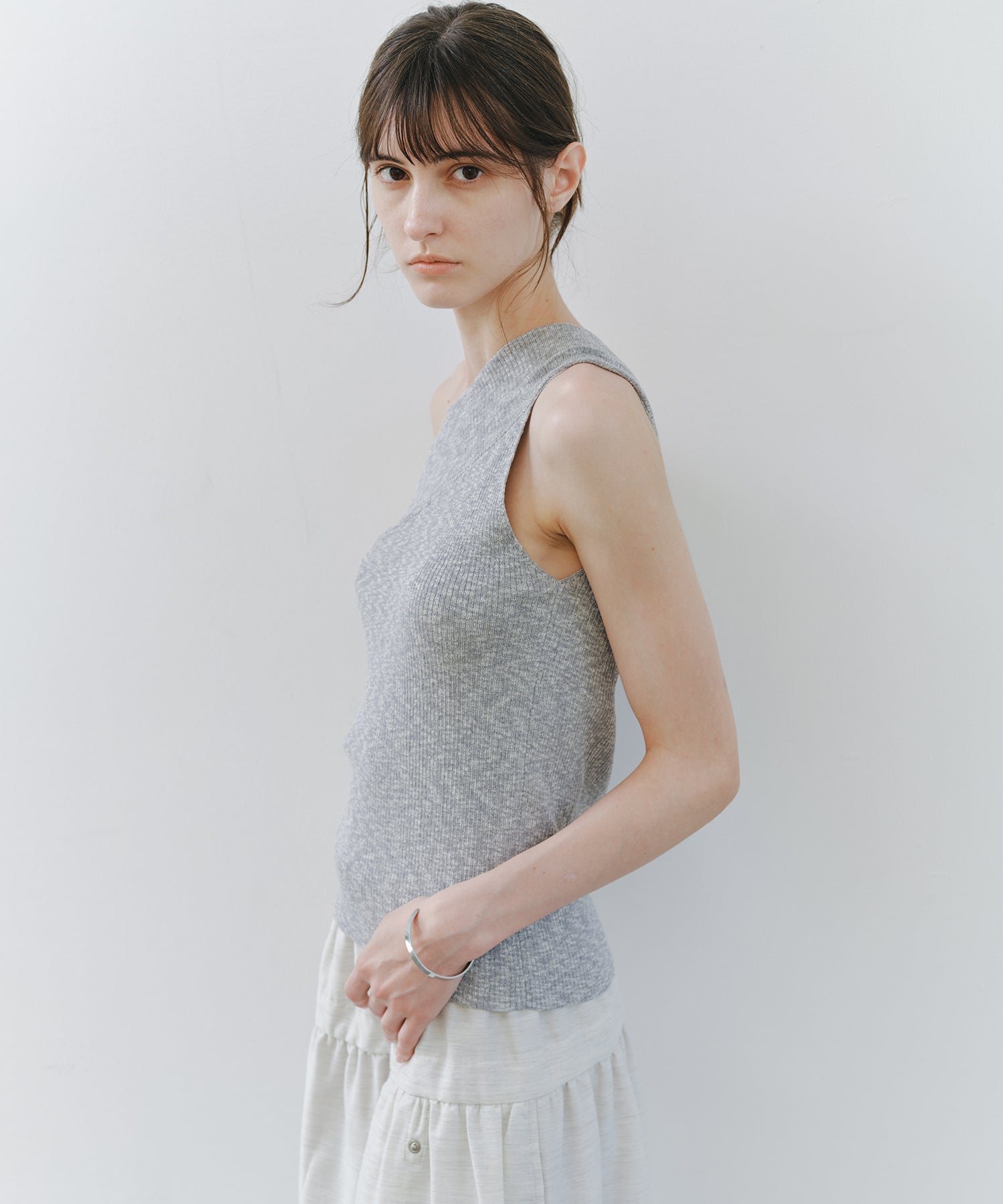 「7月中旬～下旬出荷」Asymmetric Ribbed One-Shoulder Top