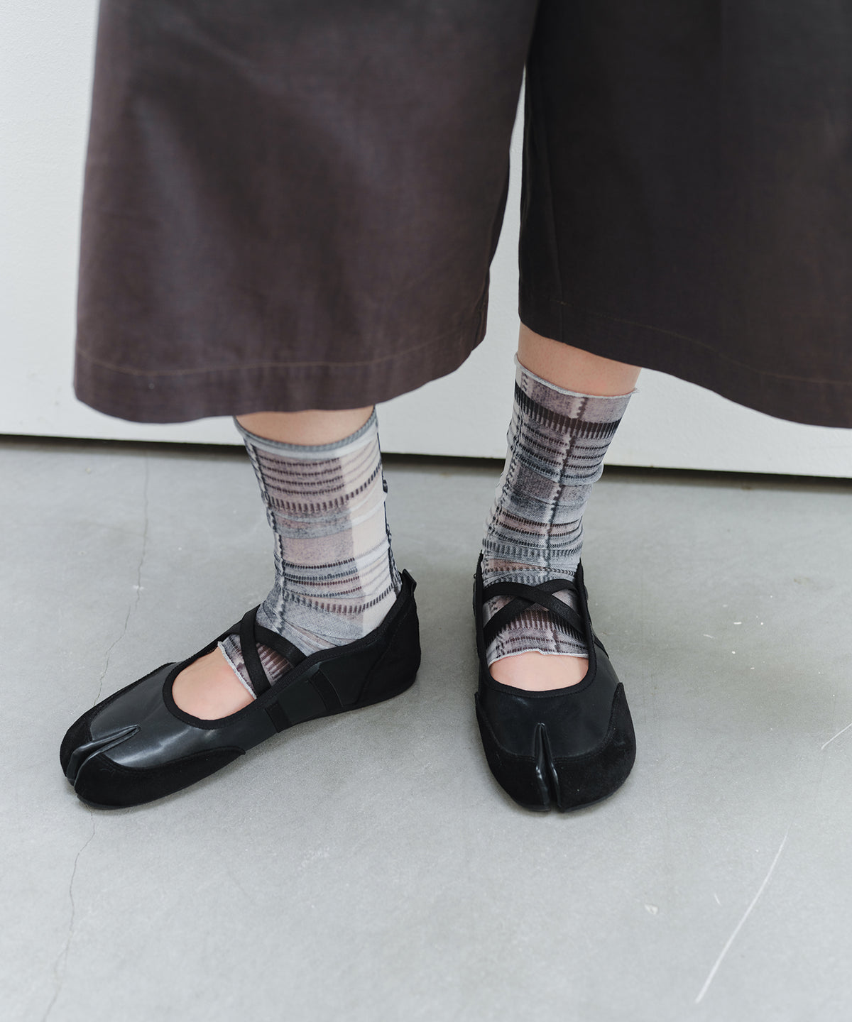 「9月下旬出荷予定」Vintage Check Sheer Leg Warmers