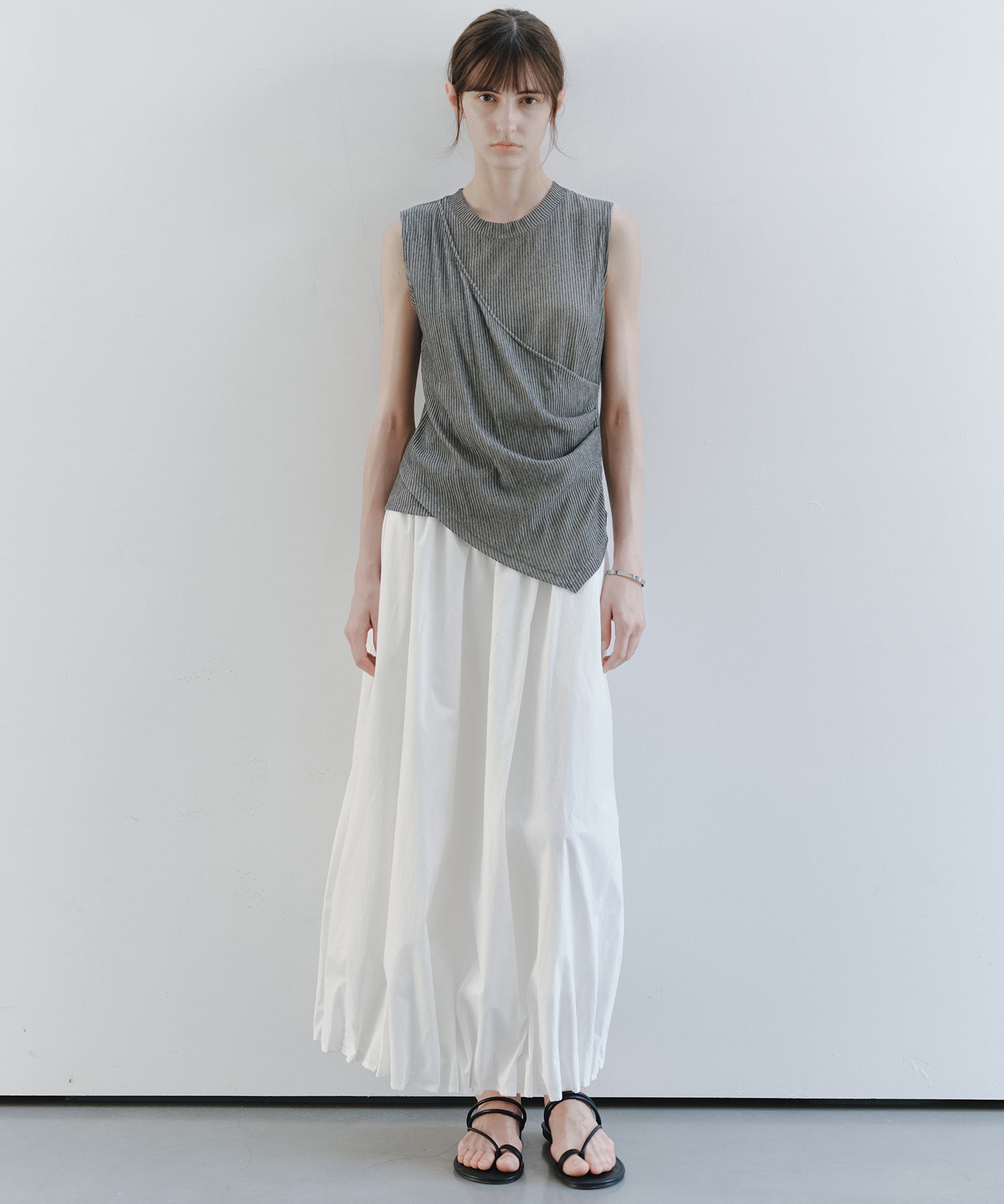 「7月上旬～中旬出荷」Asymmetric Draped Rib Sleeveless Top