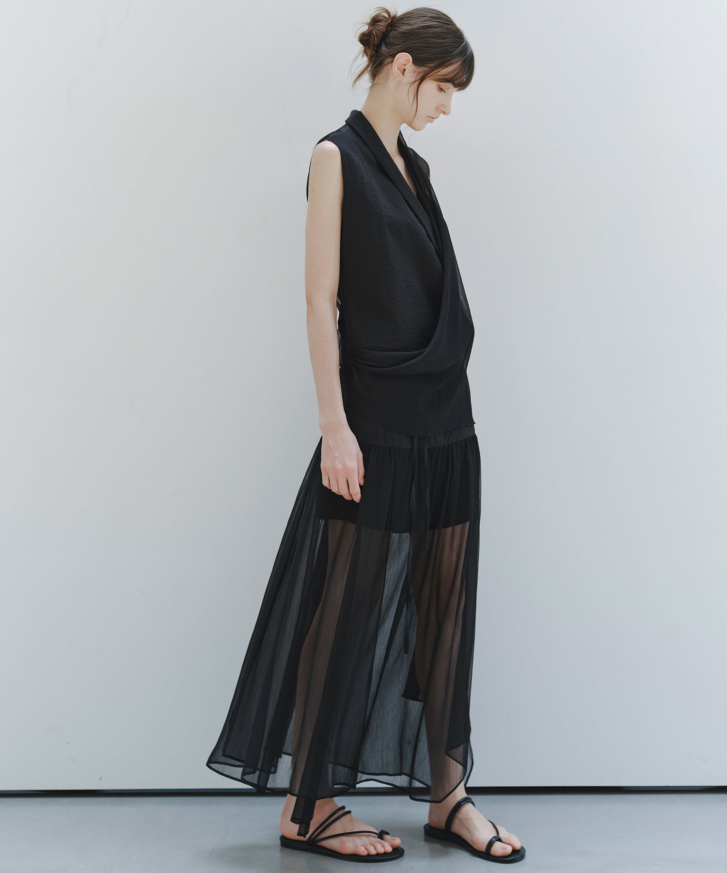 「8月中旬～下旬出荷」Sheer Cross Draped Sleeveless Top