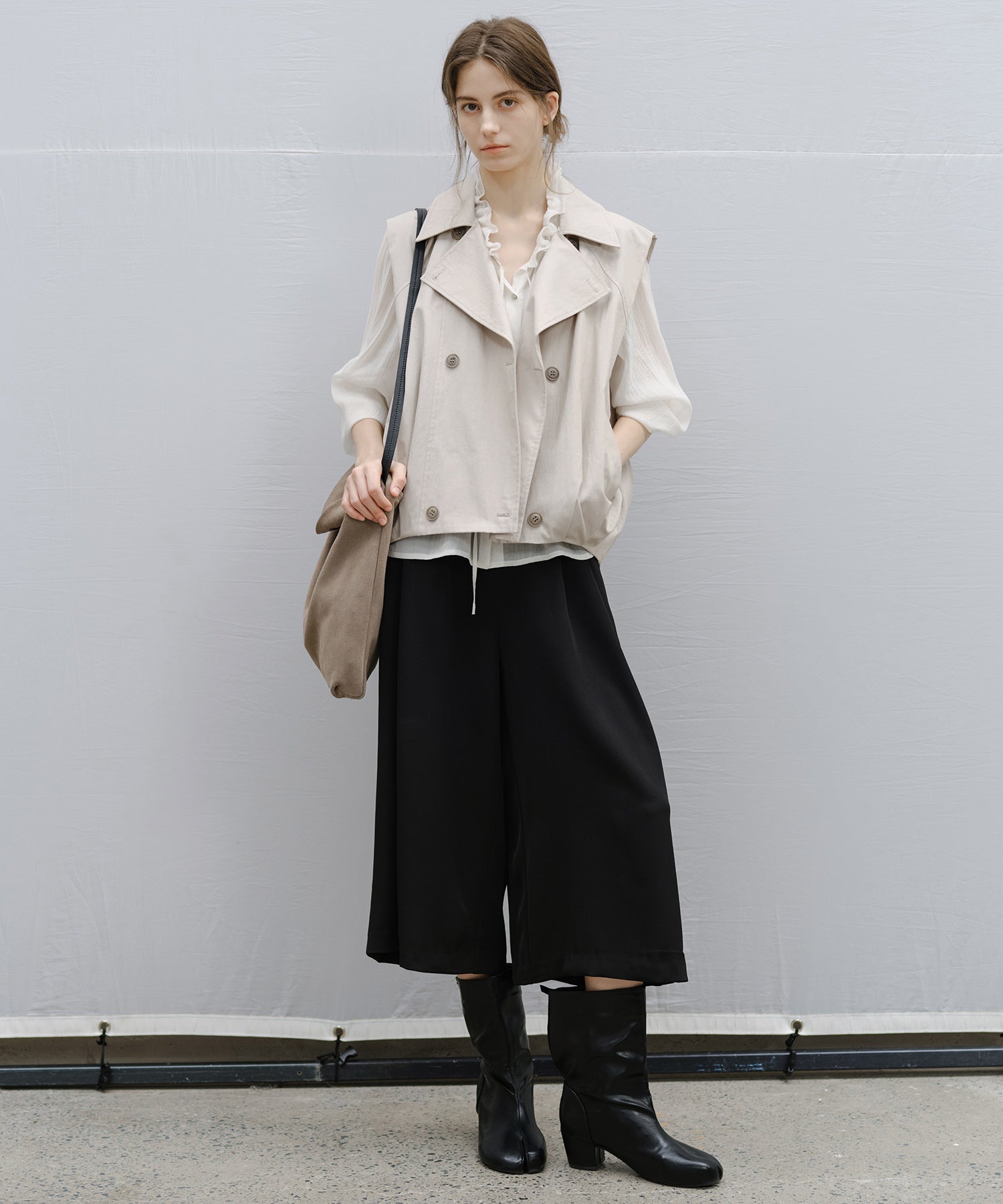 "Shipping scheduled for late February to early March" Lapel Collar Double-Breasted Vest