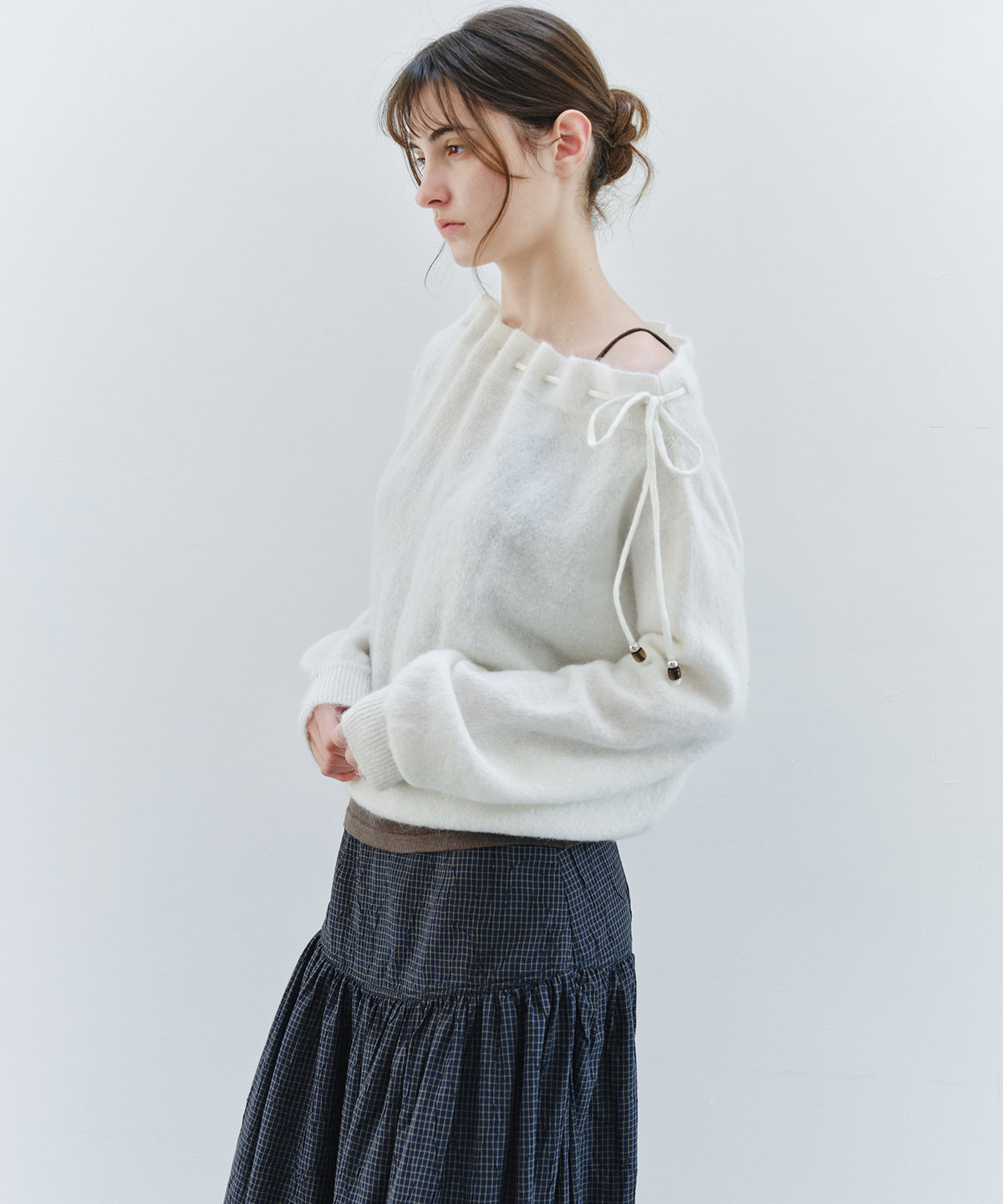 「9月下旬出荷予定」Shaggy Off-Shoulder Drawstring Knit Top