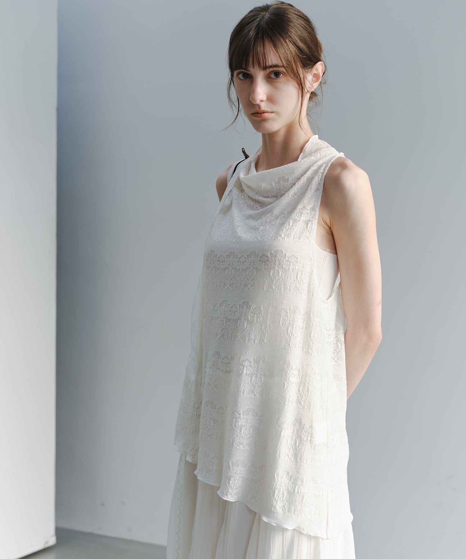 「8月中旬～下旬出荷」Jacquard Sheer Draped Sleeveless Top