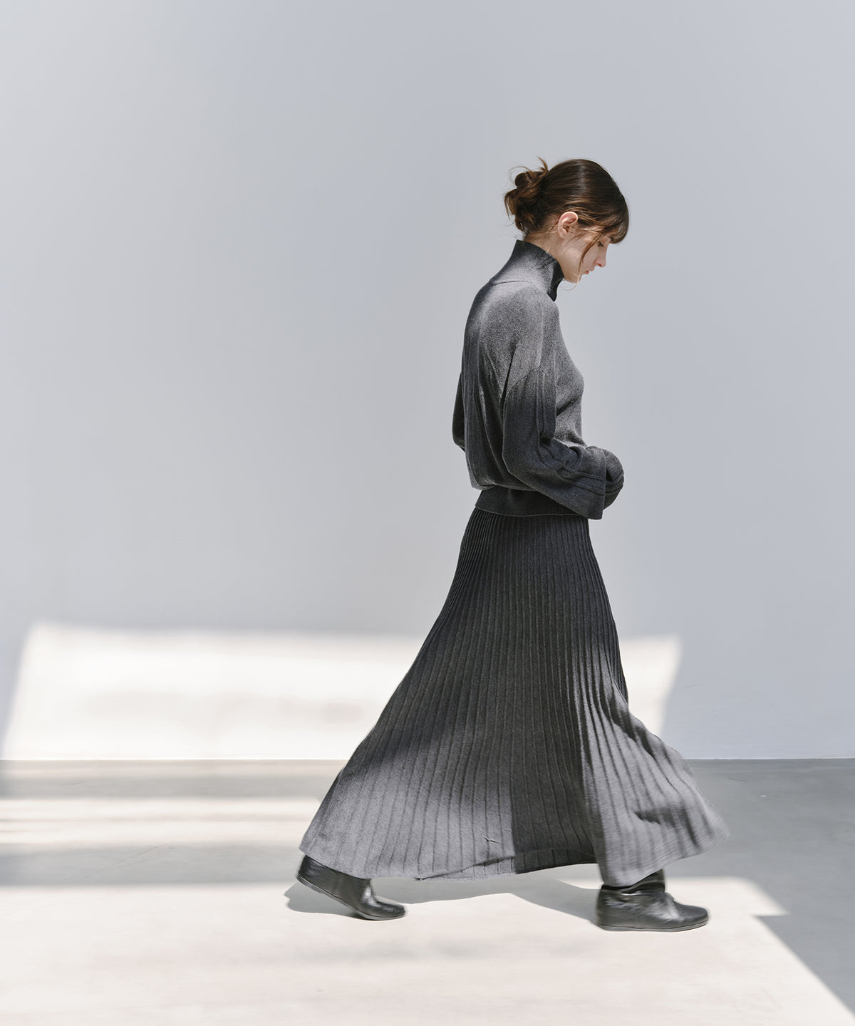 「10月下旬出荷予定」Wool-Silk Blend Pleated Knit Skirt