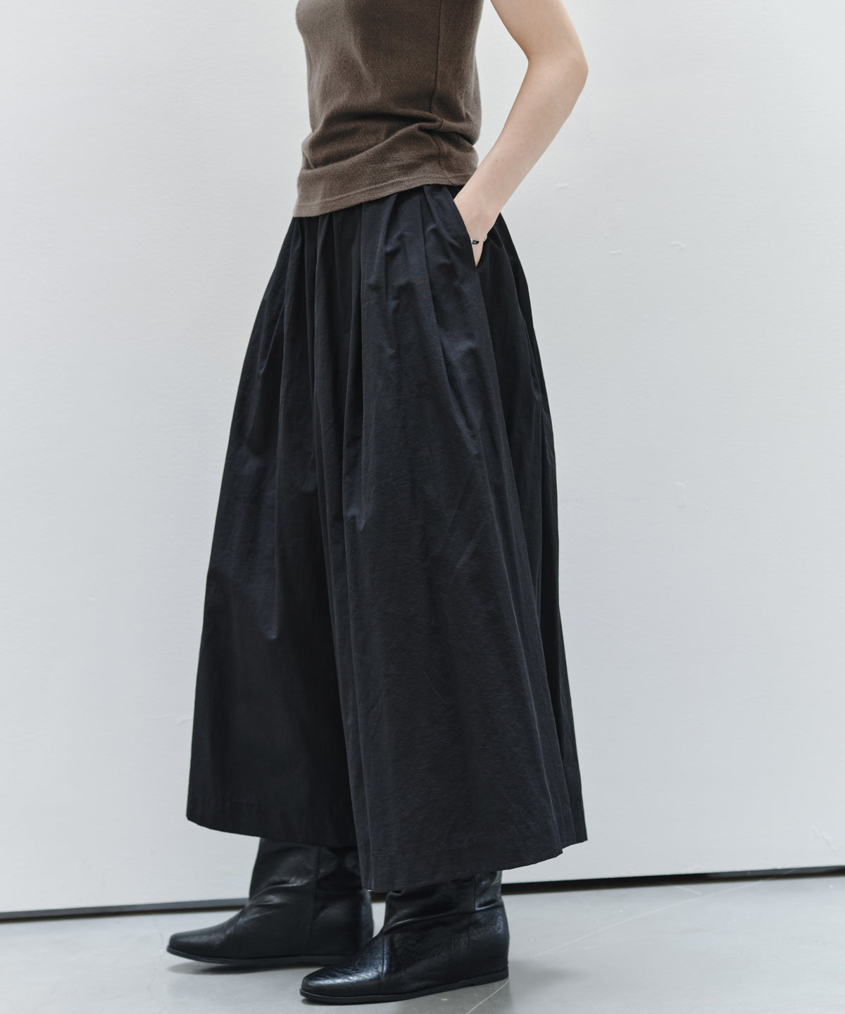 「9月下旬出荷予定」Matte Tuck Wide Skants