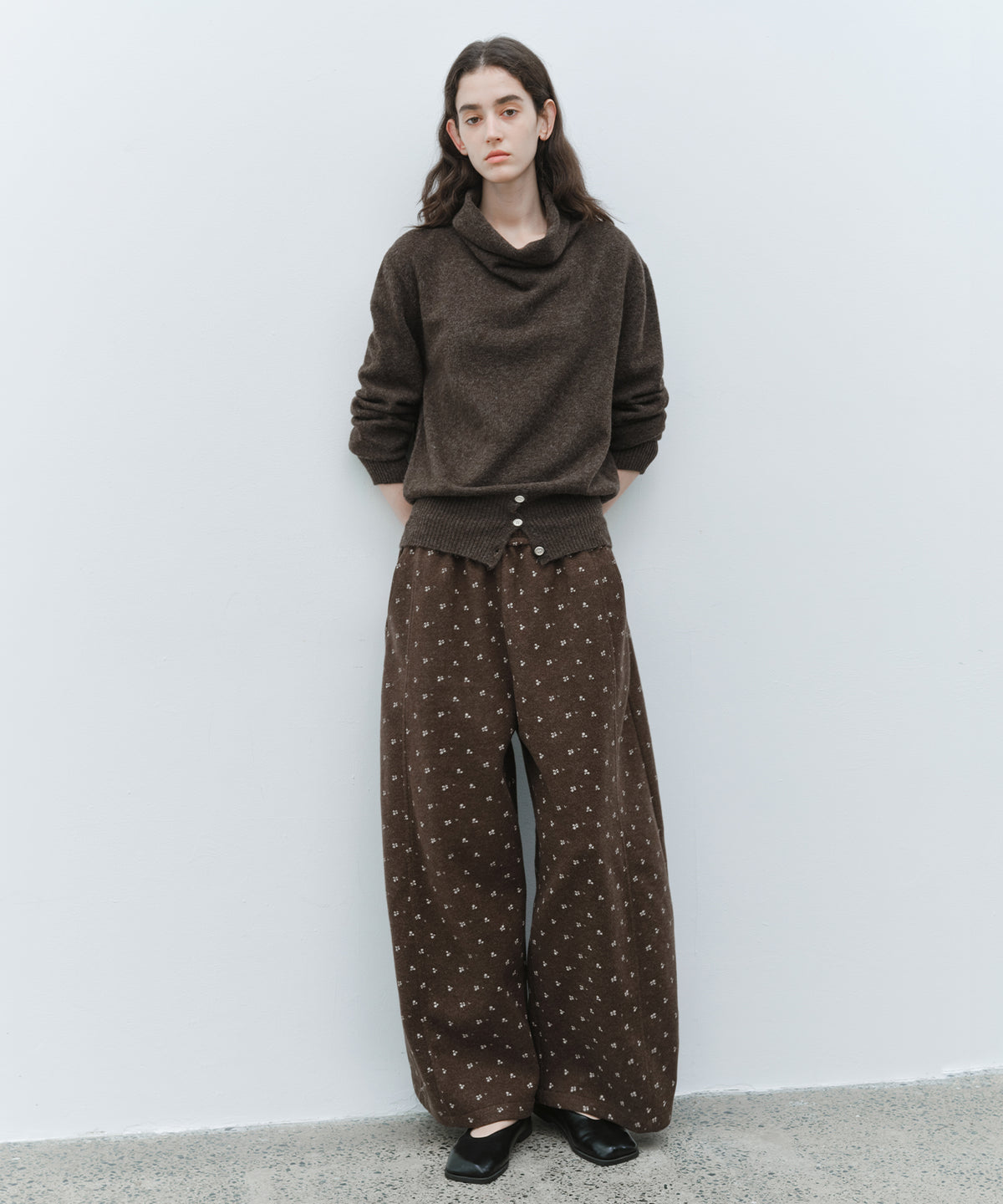「11月下旬出荷予定」Draped Neck Button Hem Knit Sweater