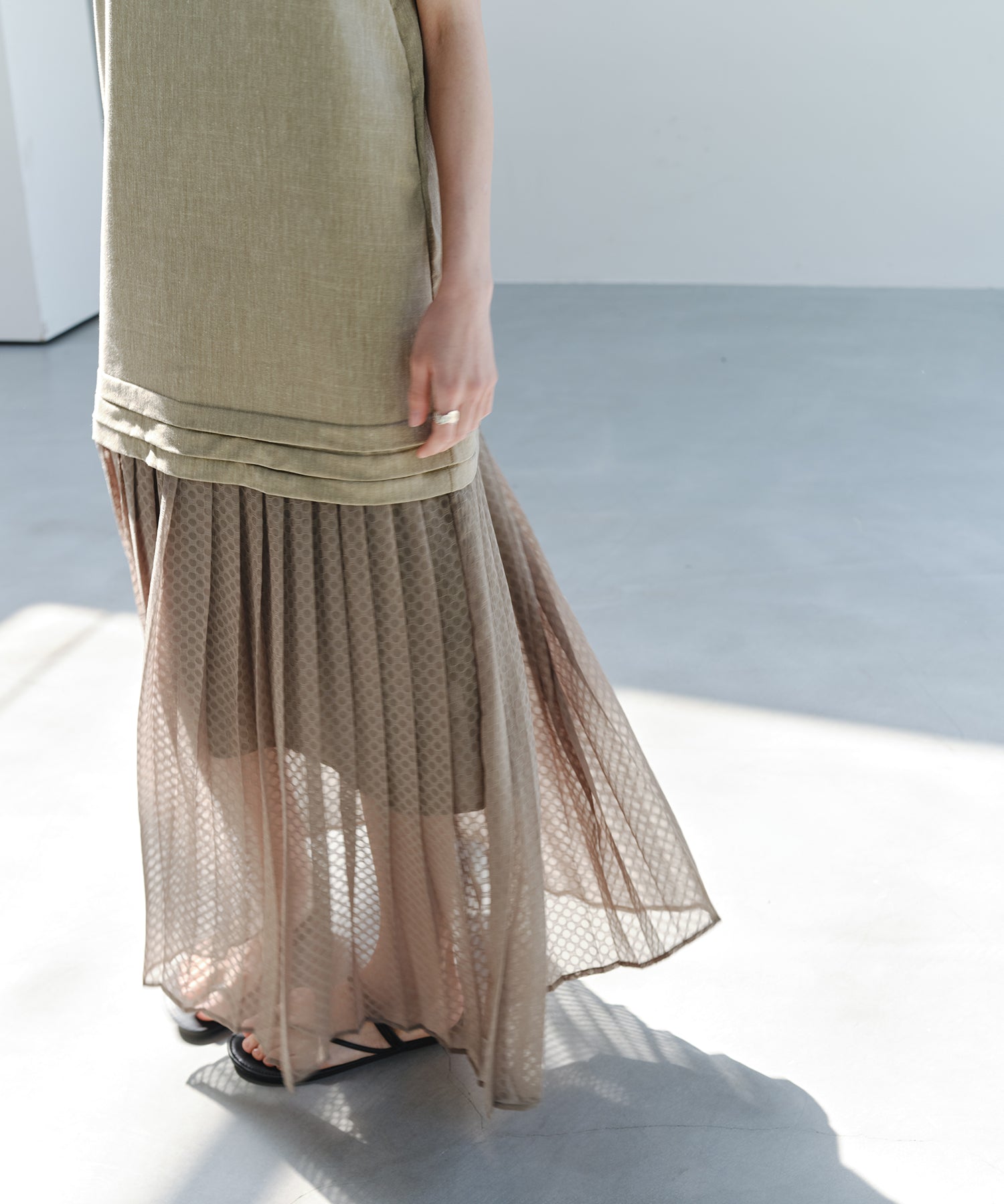 「7月中旬～下旬出荷」Linen Blend Pleated Docking Dress