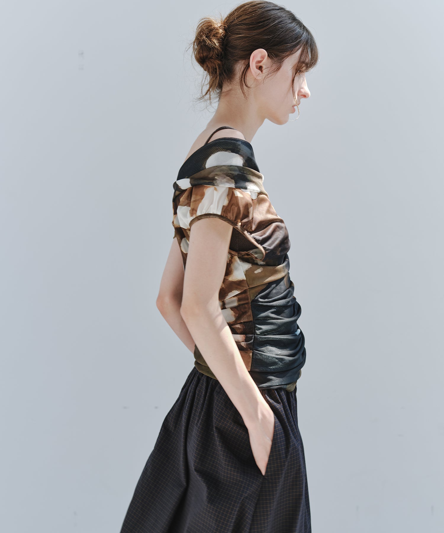 「7月上旬～中旬出荷」Art Print One-Shoulder Sheer Top