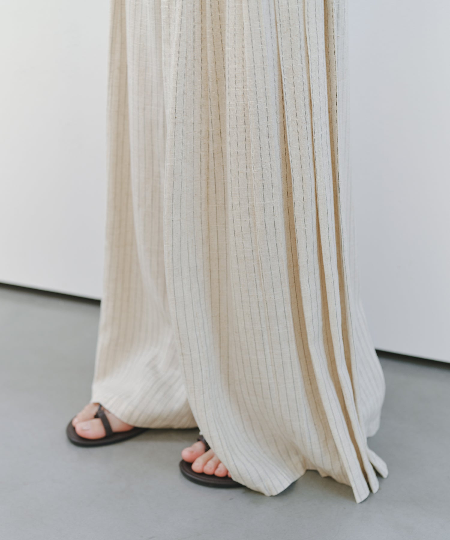 「7月中旬～下旬出荷」Linen Blend Striped Pleated Wide Pants