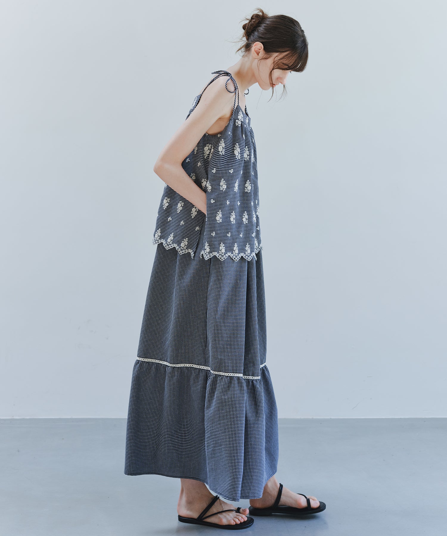 「8月中旬～下旬出荷」Embroidered Gingham Tiered Cami Dress