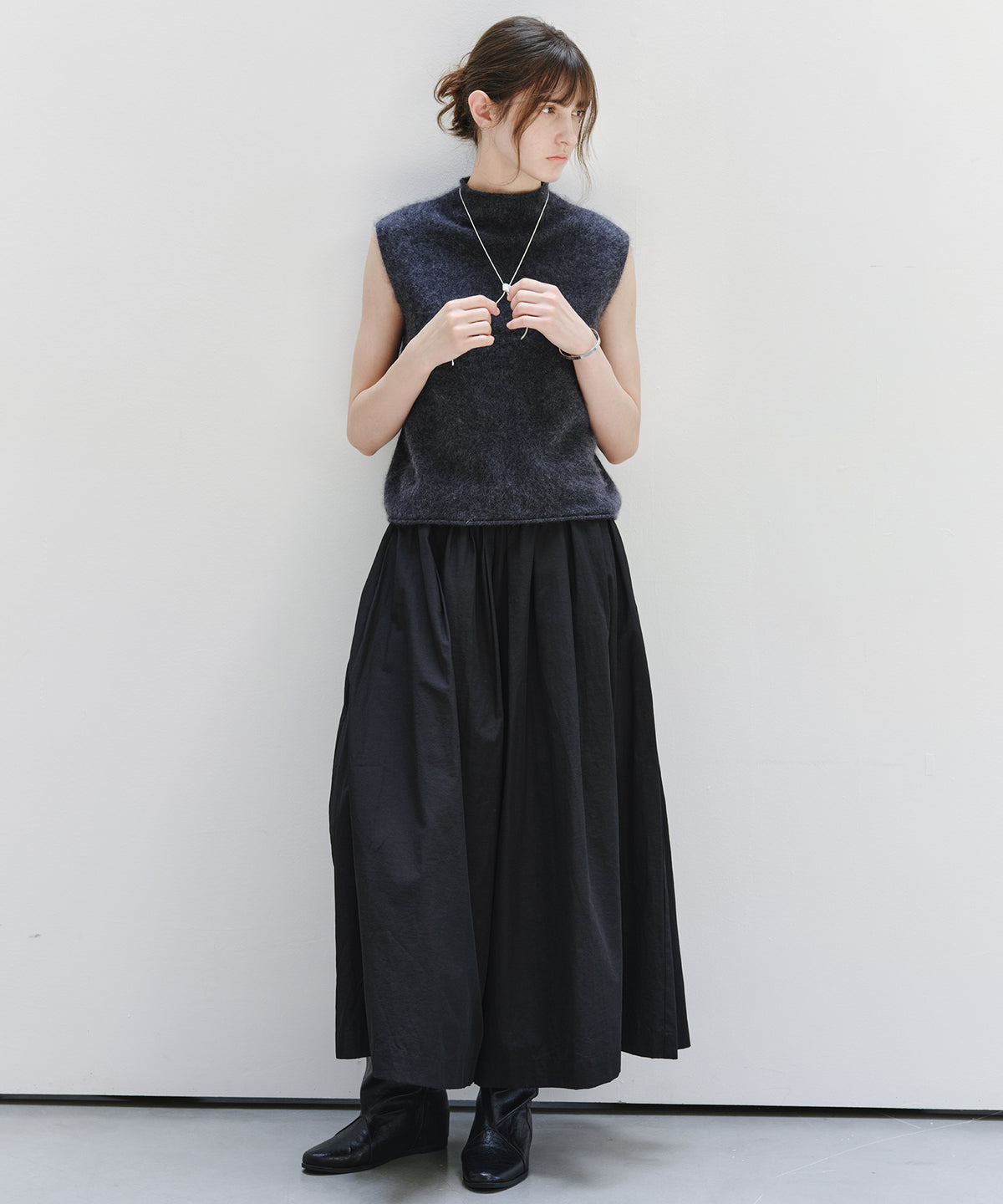 「10月下旬出荷予定」Brushed Cashmere-Blend High Neck Knit Vest