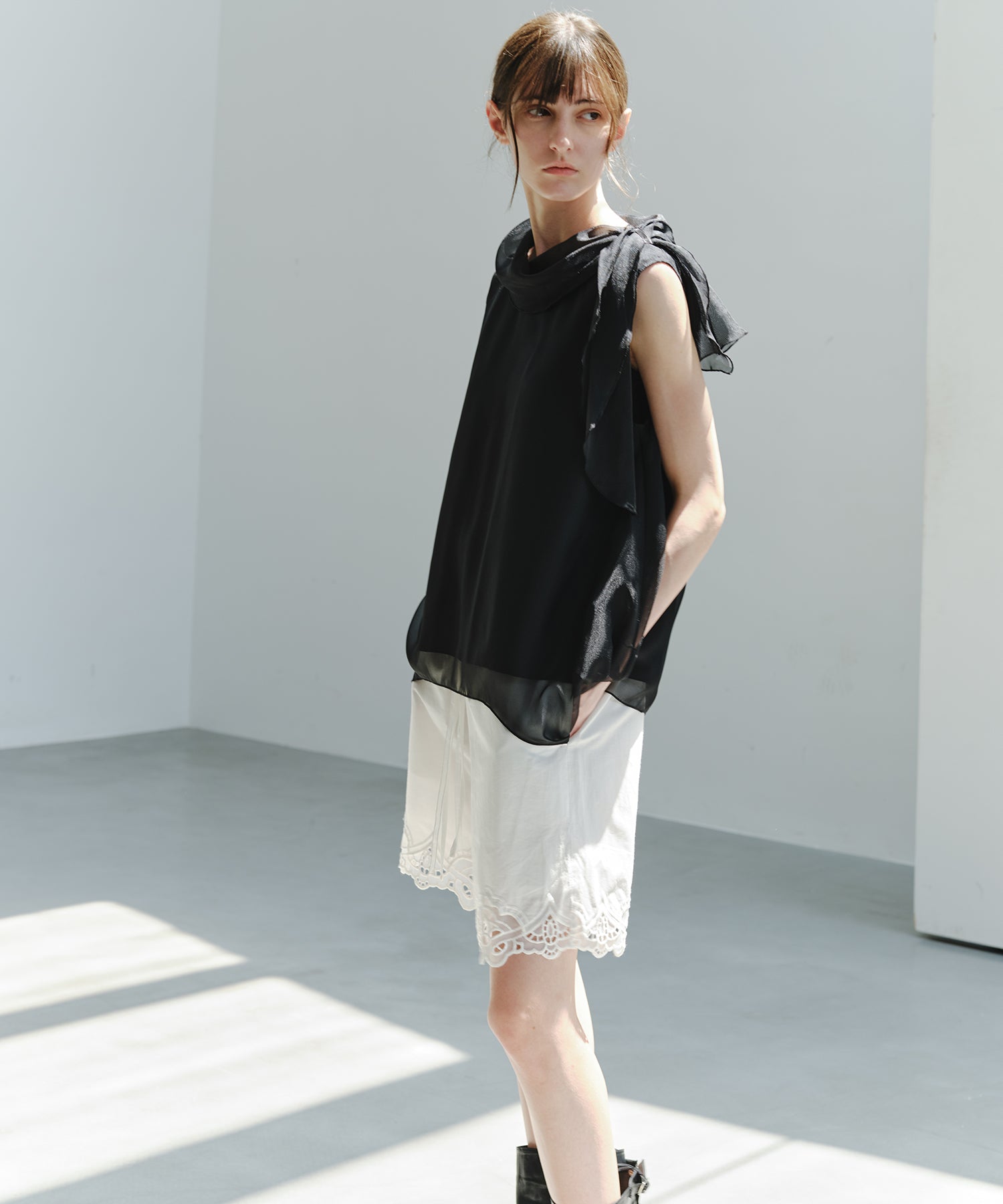 「8月中旬～下旬出荷」Cutwork Embroidery Easy Half Pants