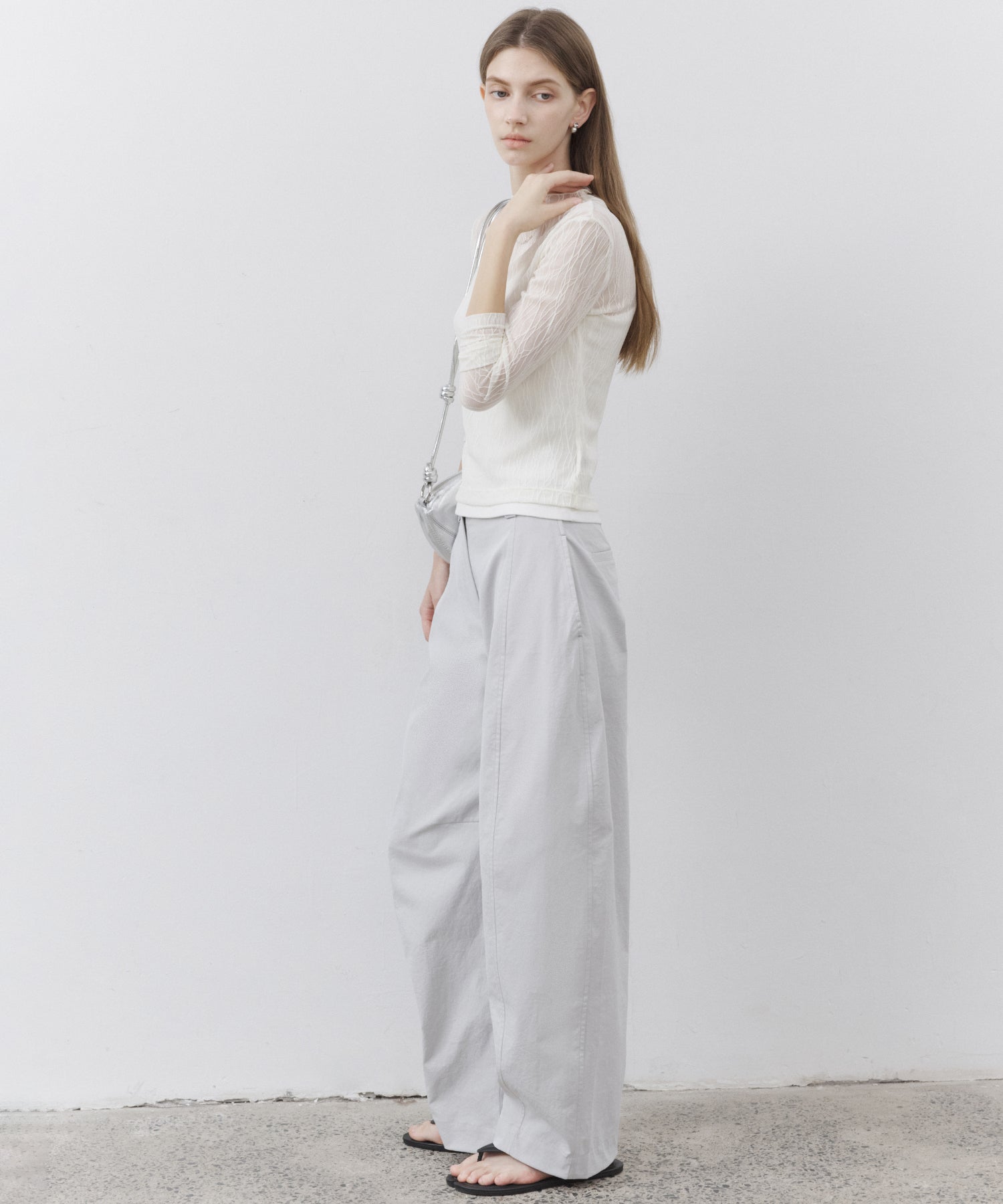Curved Line Tuck Wide Pants