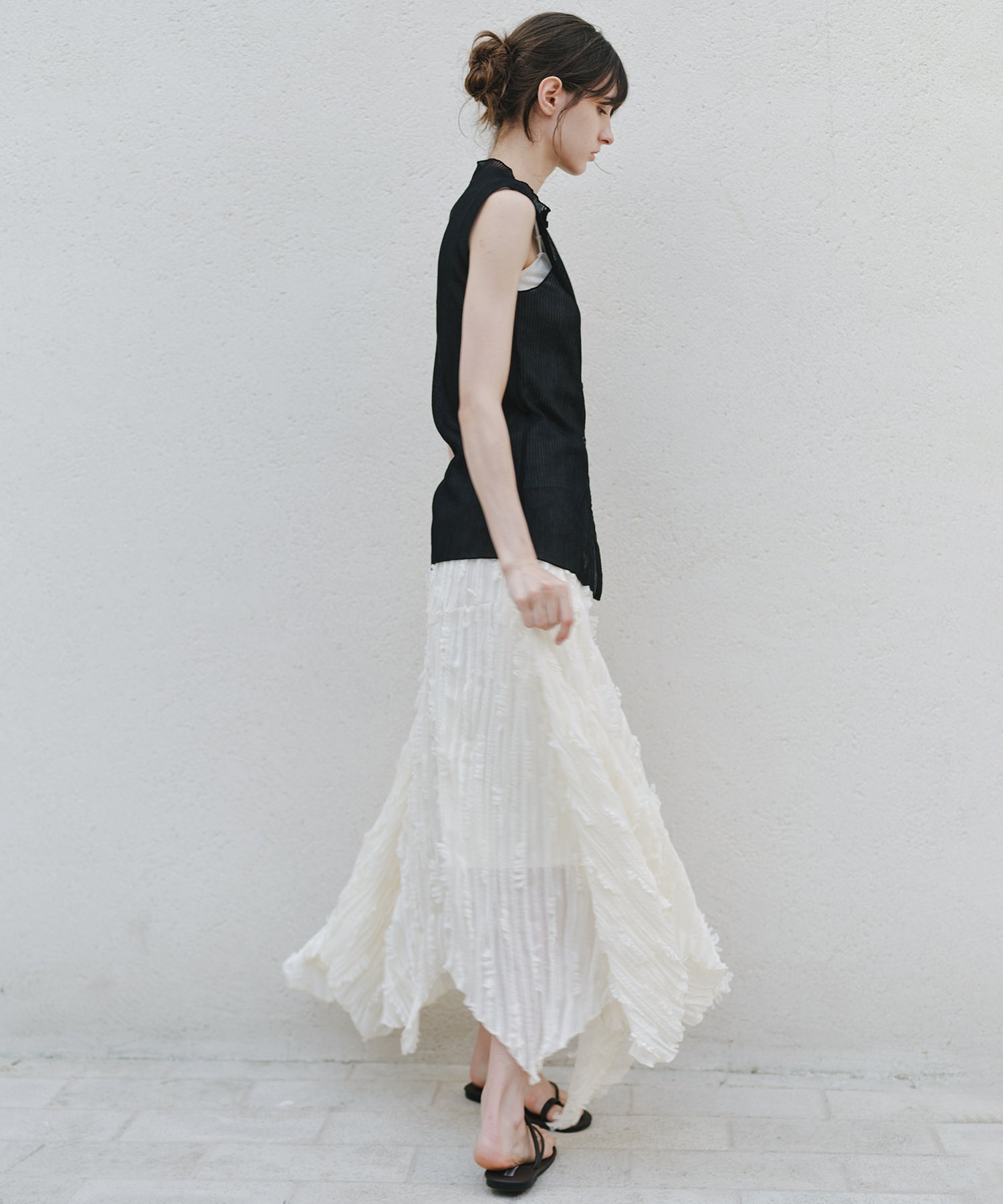 「7月中旬～下旬出荷」Feather Texture Asymmetric Skirt