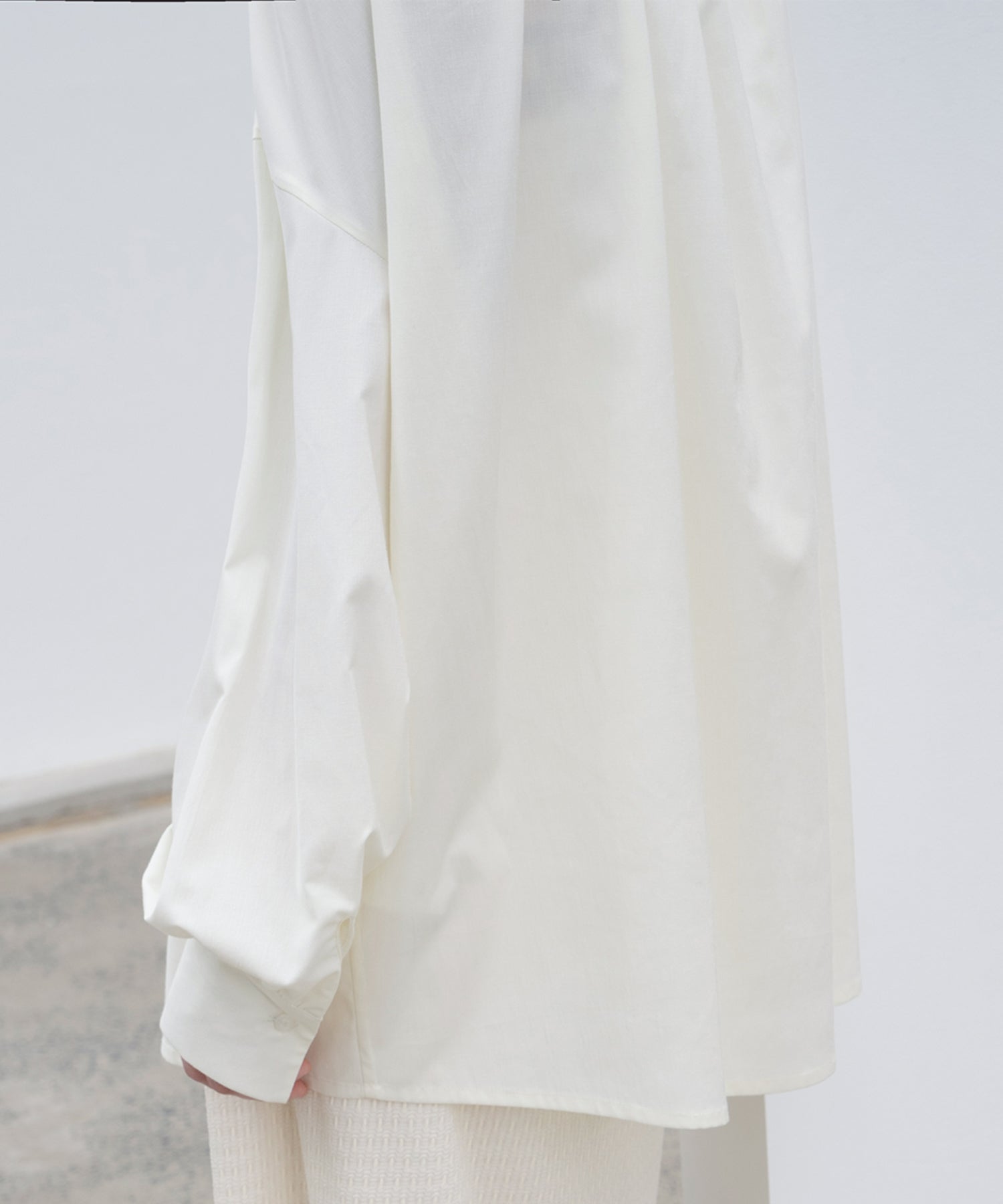Gathered tuck shoulder volume sleeve over silhouette shirt 