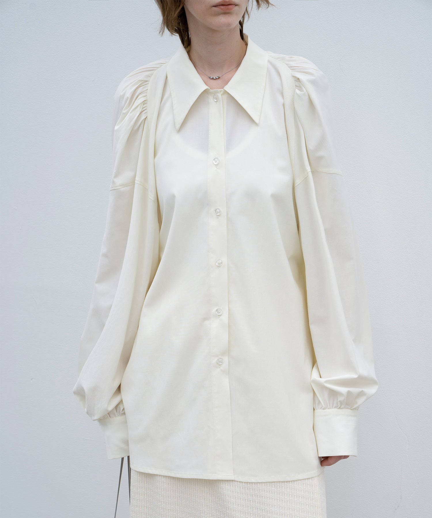 Gathered tuck shoulder volume sleeve over silhouette shirt 