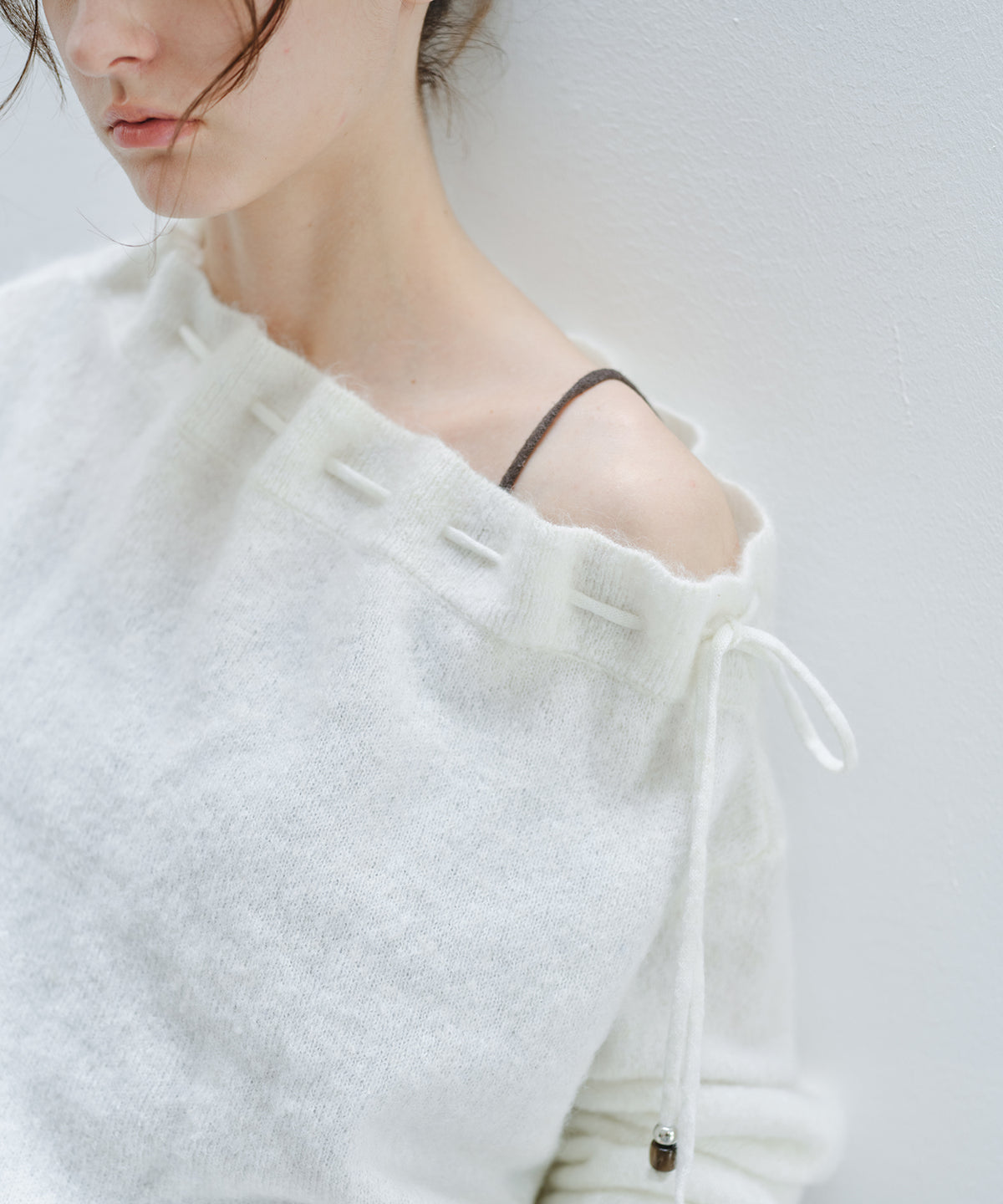 「9月下旬出荷予定」Shaggy Off-Shoulder Drawstring Knit Top