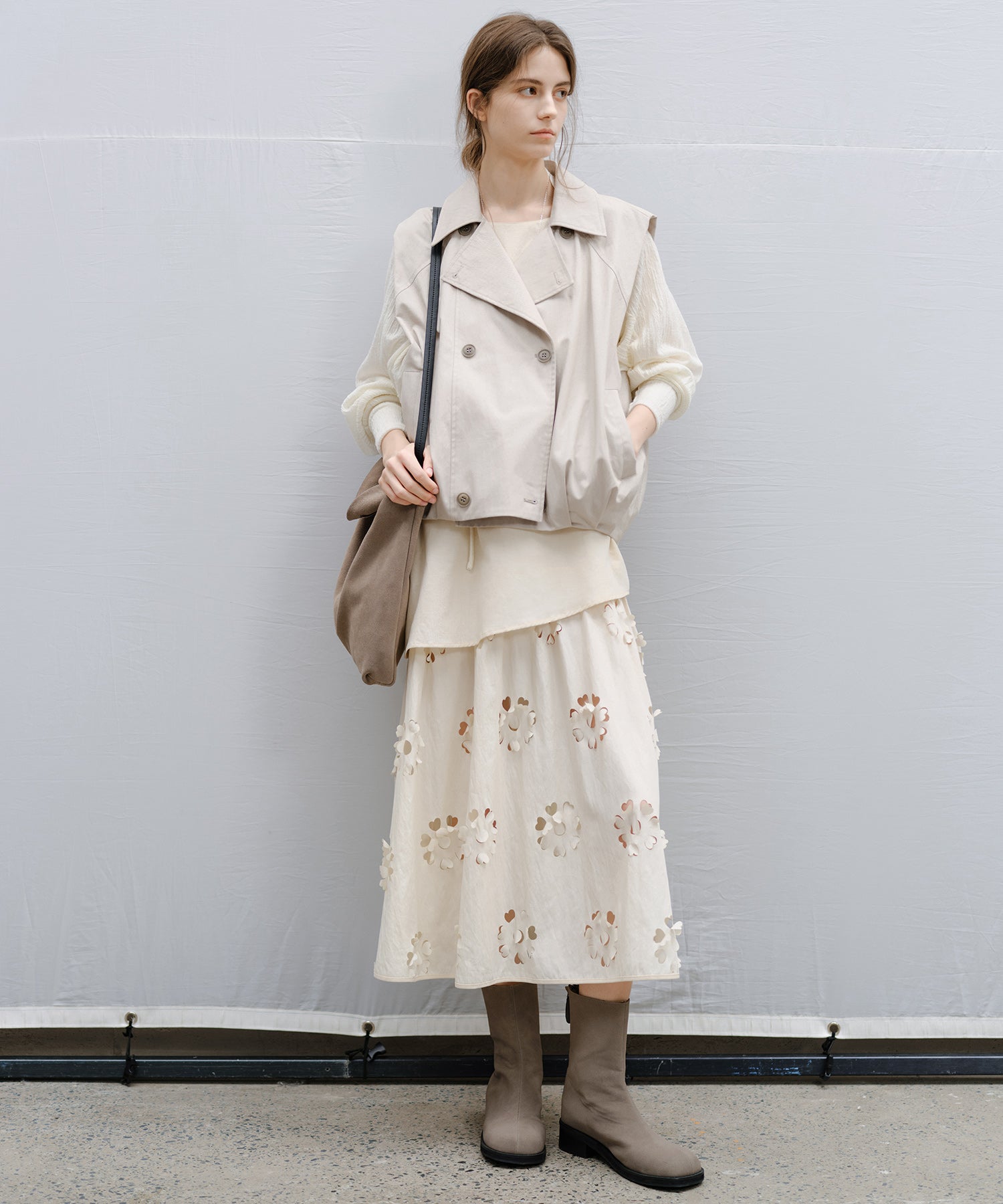 "Shipping scheduled for late February to early March" Lapel Collar Double-Breasted Vest