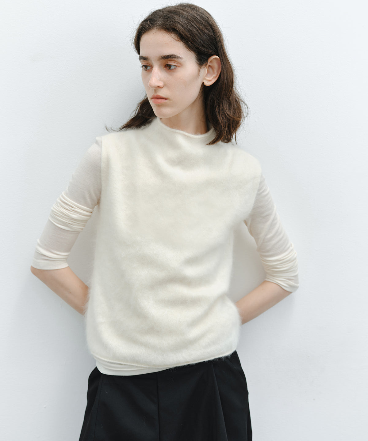 「10月下旬出荷予定」Brushed Cashmere-Blend High Neck Knit Vest