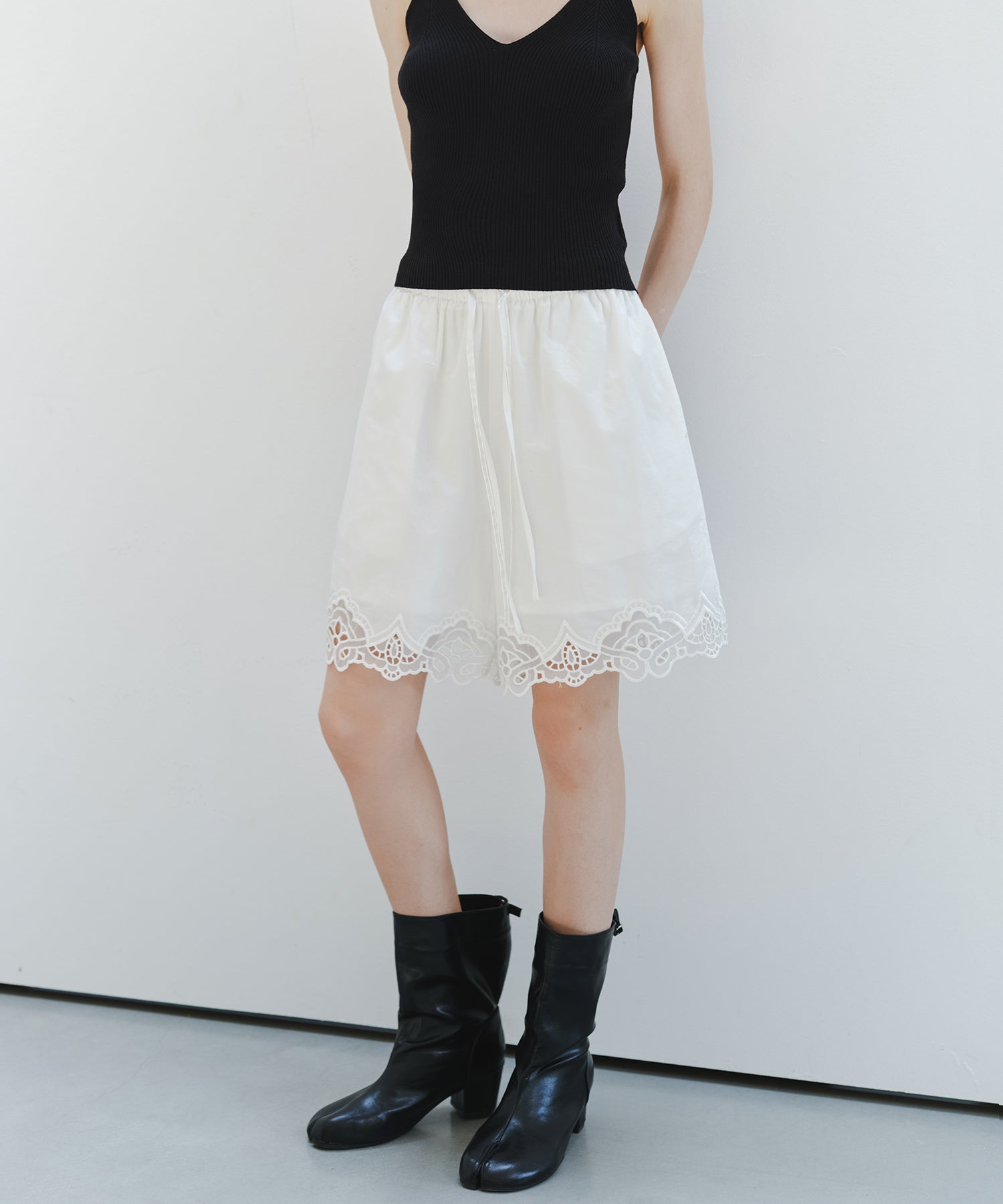 「8月中旬～下旬出荷」Cutwork Embroidery Easy Half Pants